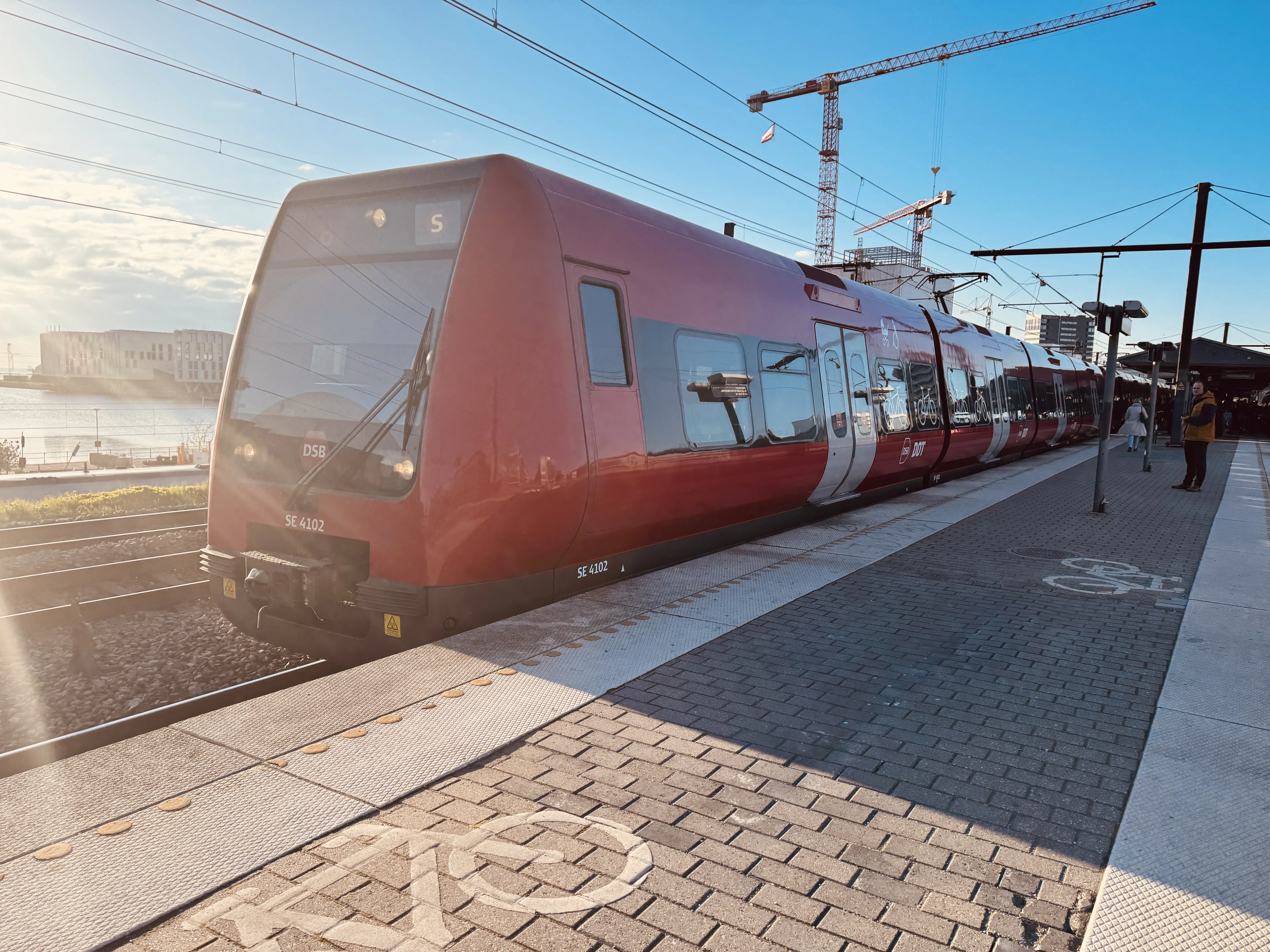 Billede af DSB SE 4102 fotograferet ud for Nordhavn S-togstrinbræt.
