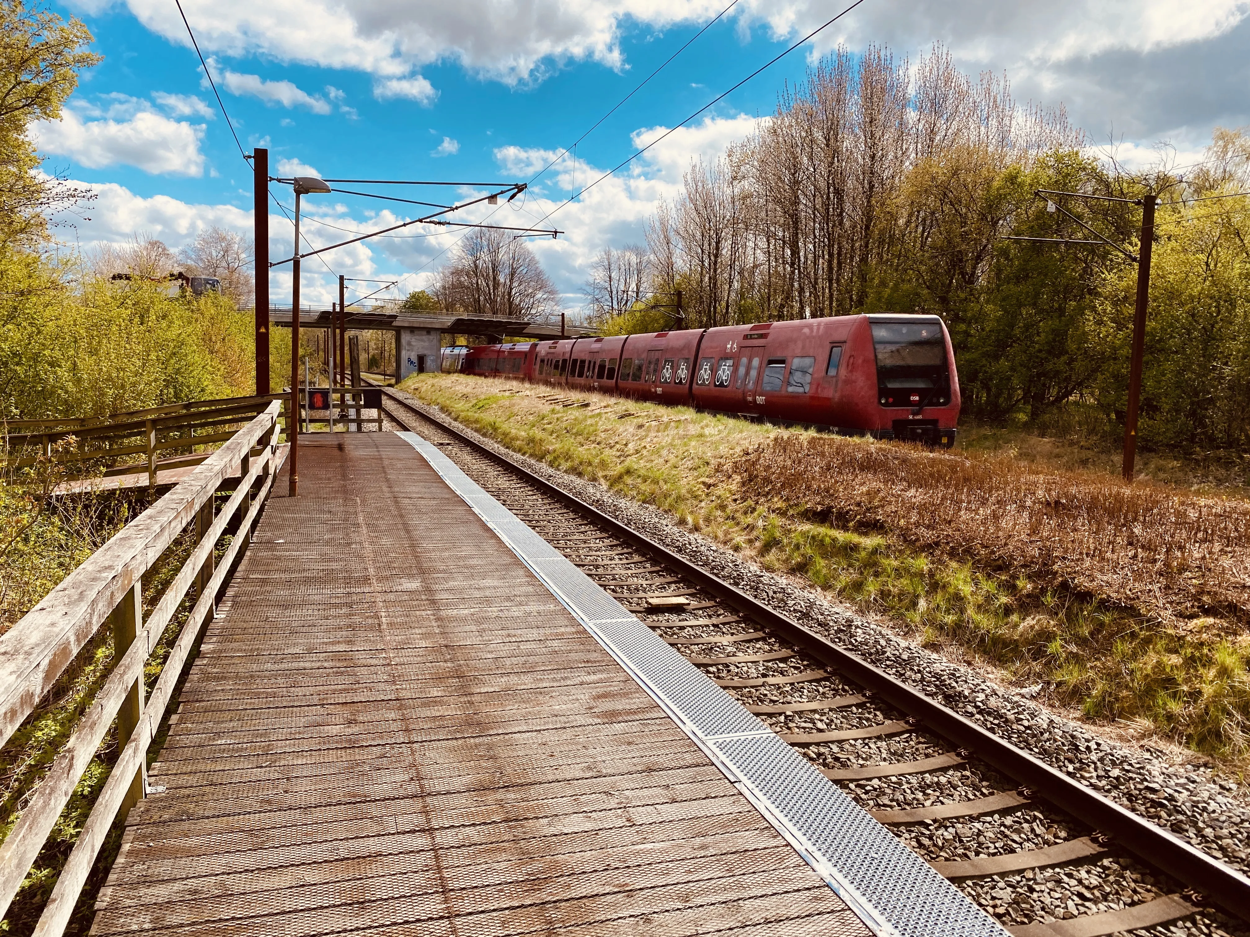 Billede af DSB SE 4103 fotograferet ud for Høvelte S-togstrinbræt.