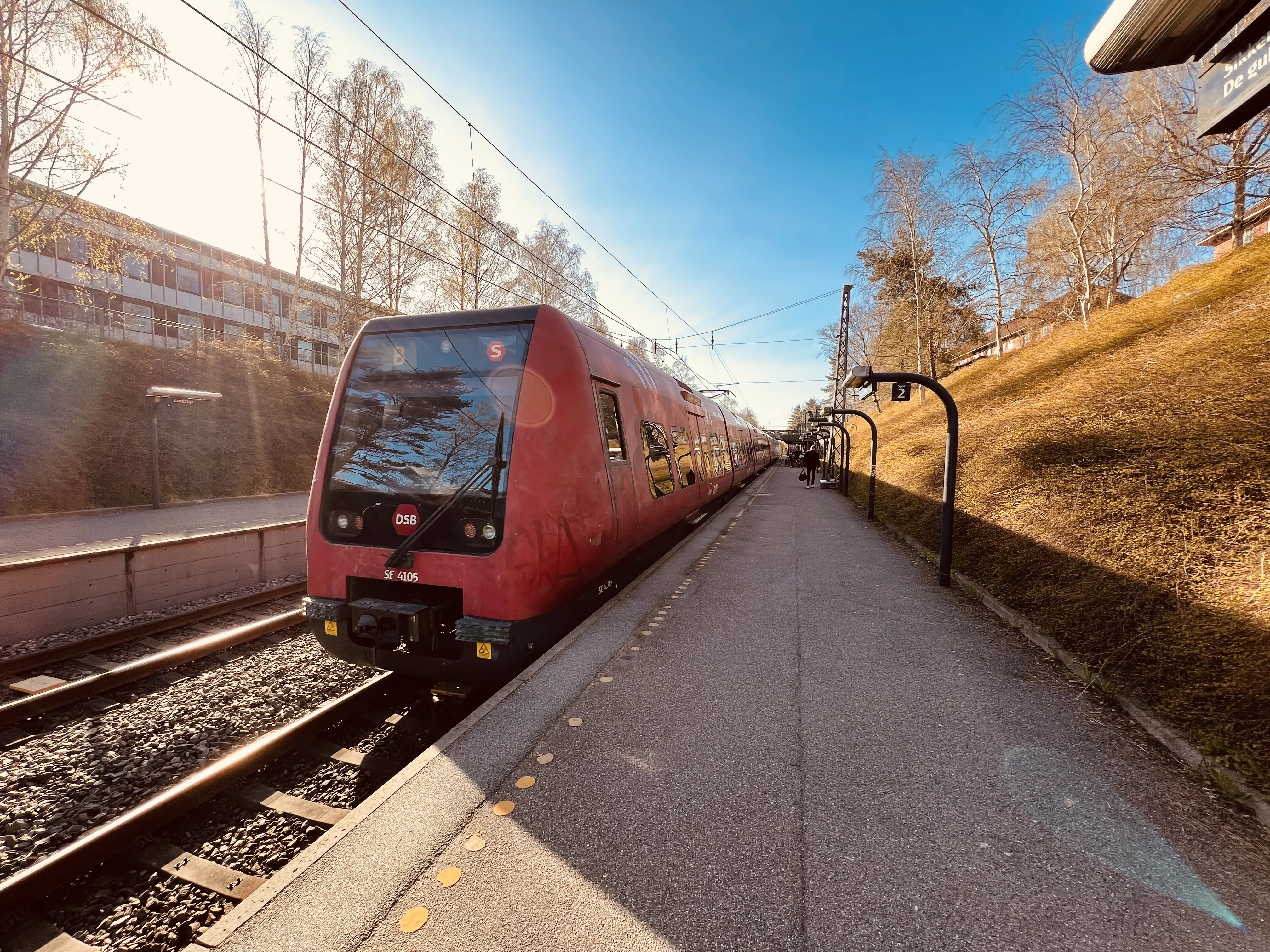 Billede af DSB SE 4105 fotograferet ud for Emdrup S-togstrinbræt.