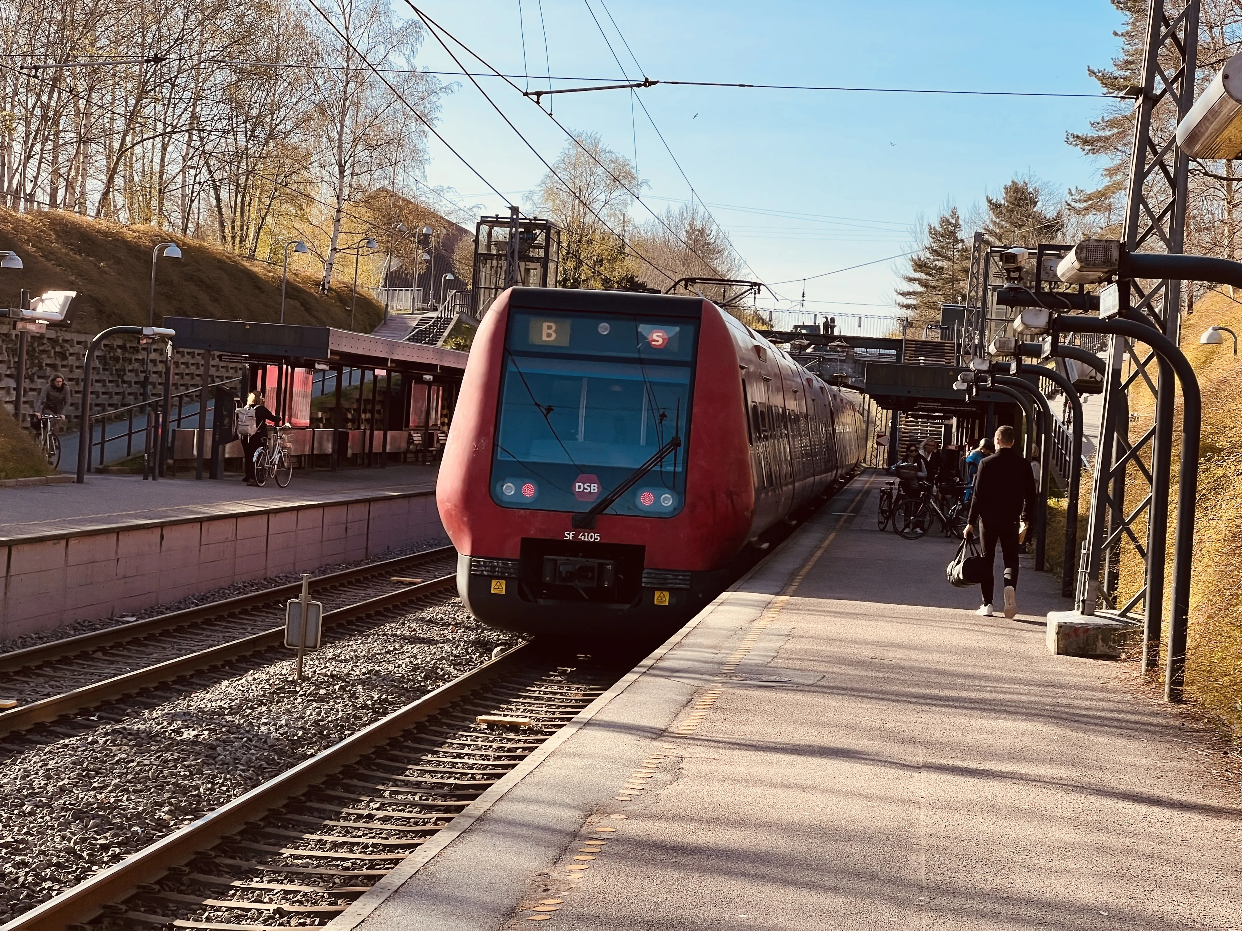 Billede af DSB SE 4105 fotograferet ud for Emdrup S-togstrinbræt.