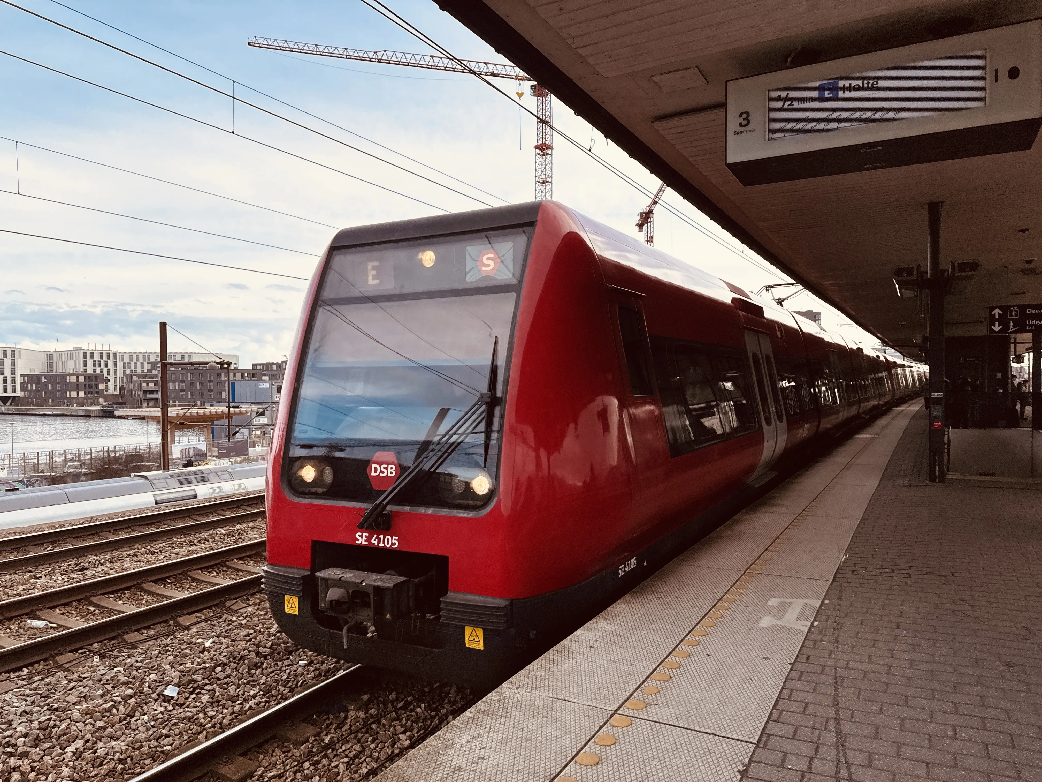 Billede af DSB SE 4105 fotograferet ud for Nordhavn S-togstrinbræt.