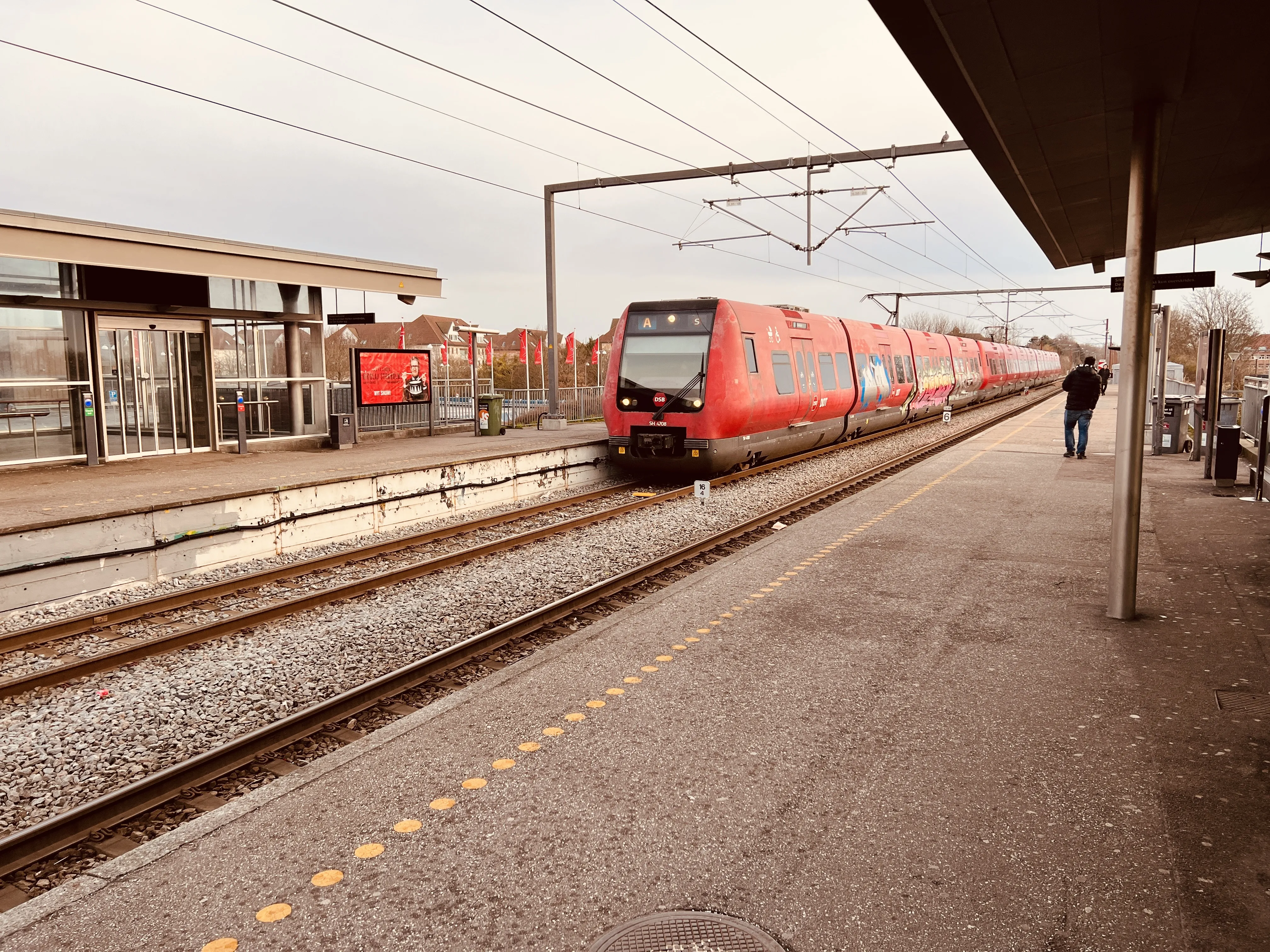 Billede af DSB SE 4108 fotograferet ud for Ishøj S-togsstation.