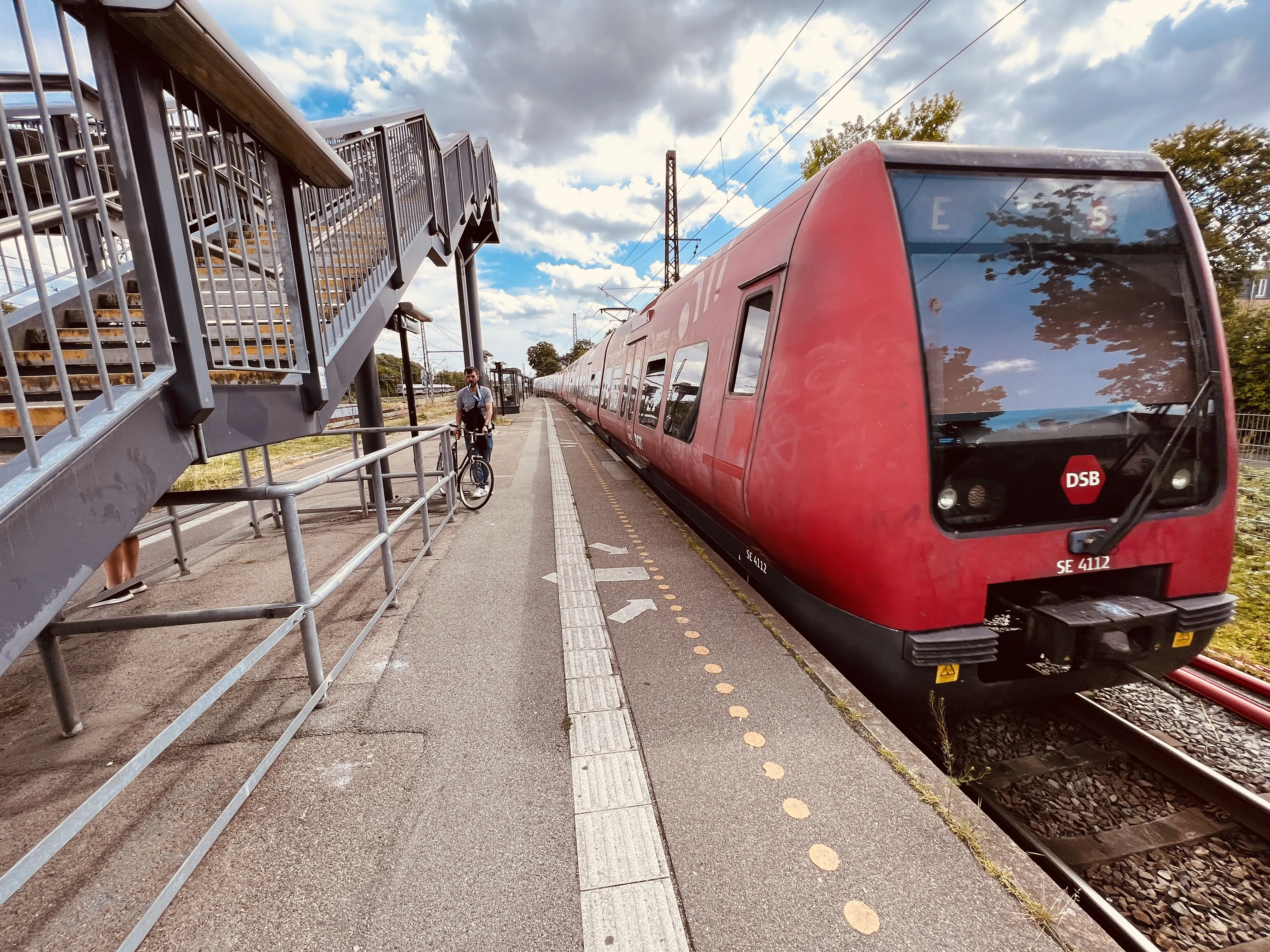 Billede af DSB SE 4112 fotograferet ud for Hellerup Station.