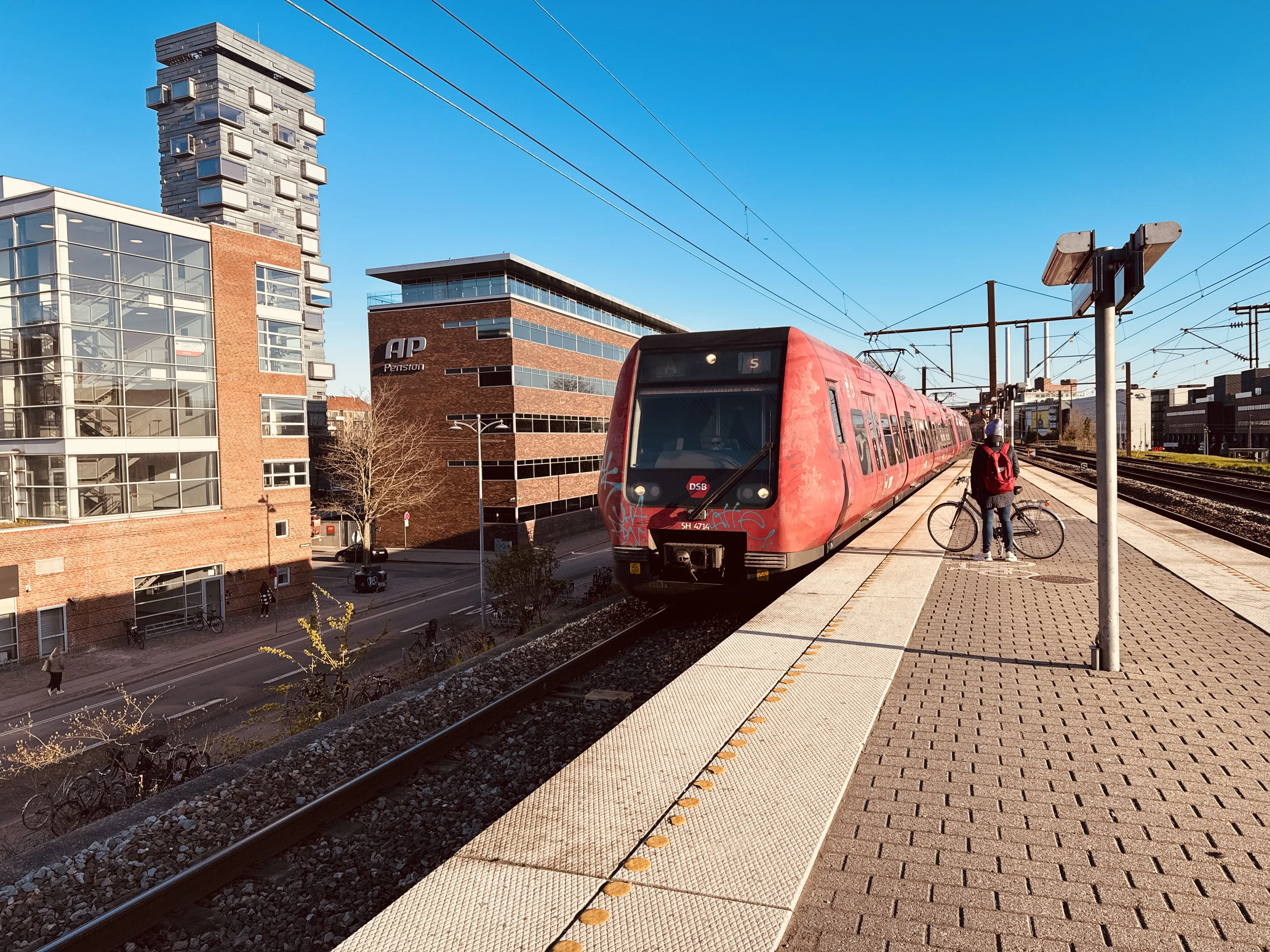 Billede af DSB SE 4114 fotograferet ud for Nordhavn S-togstrinbræt.