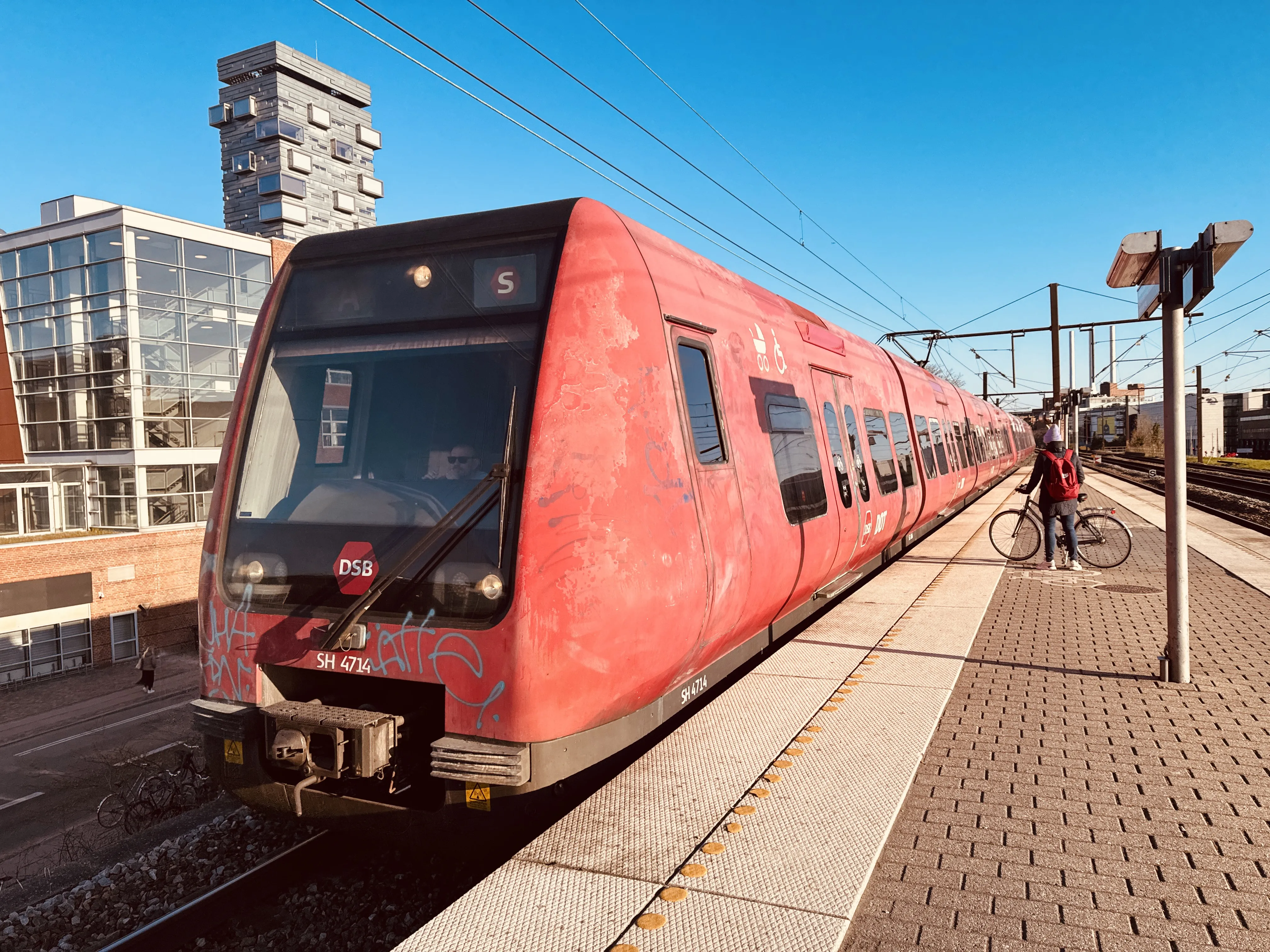 Billede af DSB SE 4114 fotograferet ud for Nordhavn S-togstrinbræt.