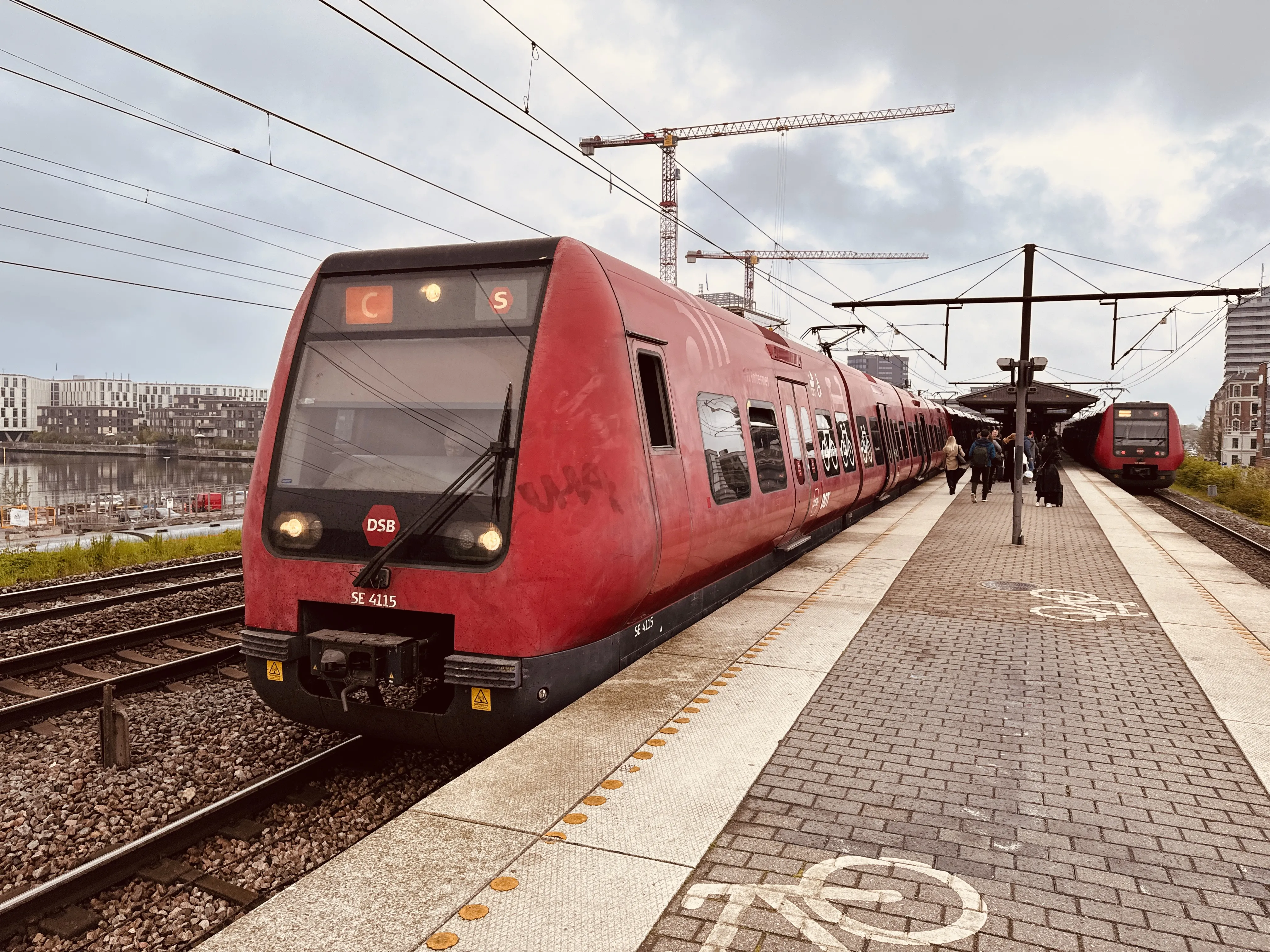 Billede af DSB SE 4115 fotograferet ud for Nordhavn S-togstrinbræt.