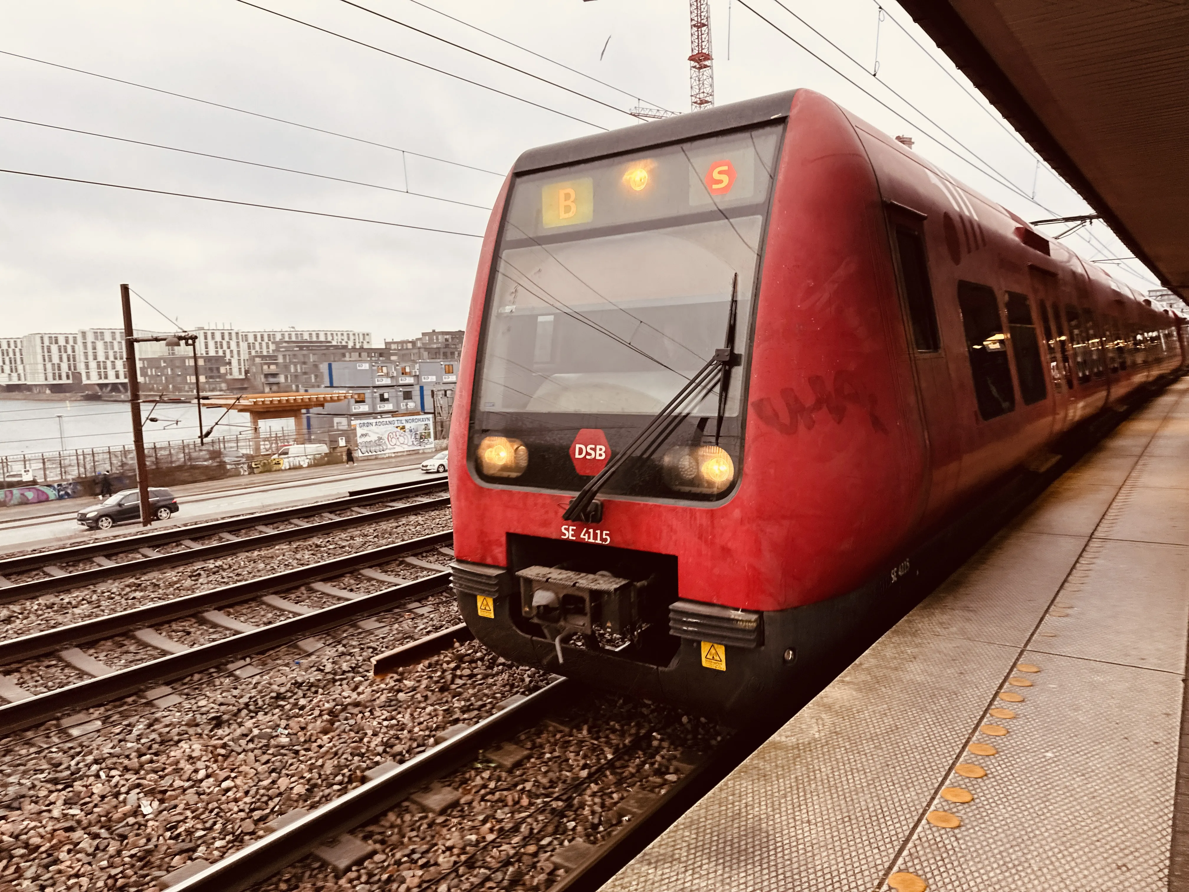 Billede af DSB SE 4115 fotograferet ud for Nordhavn S-togstrinbræt.