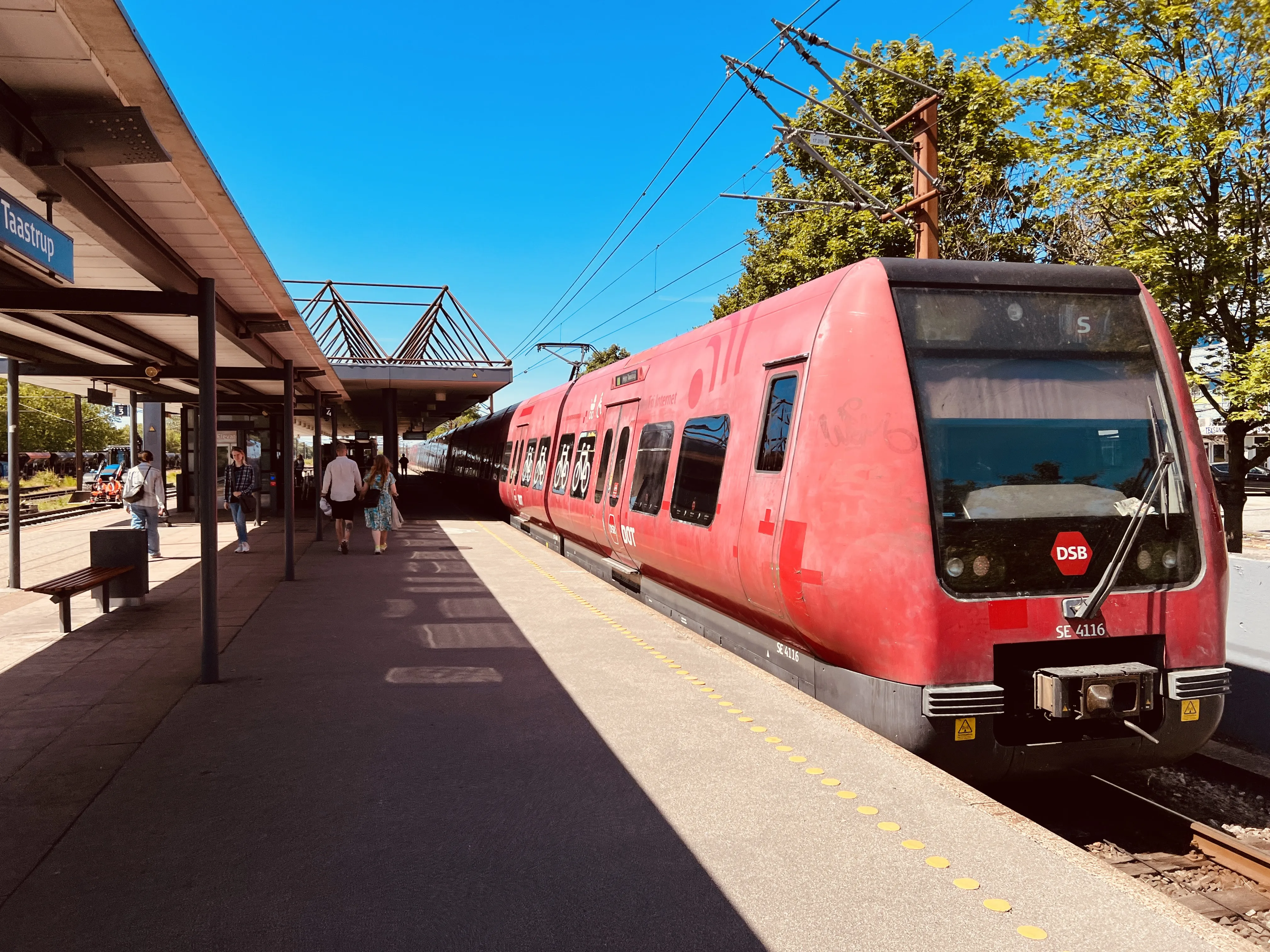 Billede af DSB SE 4116 fotograferet ud for Taastrup S-togstrinbræt.