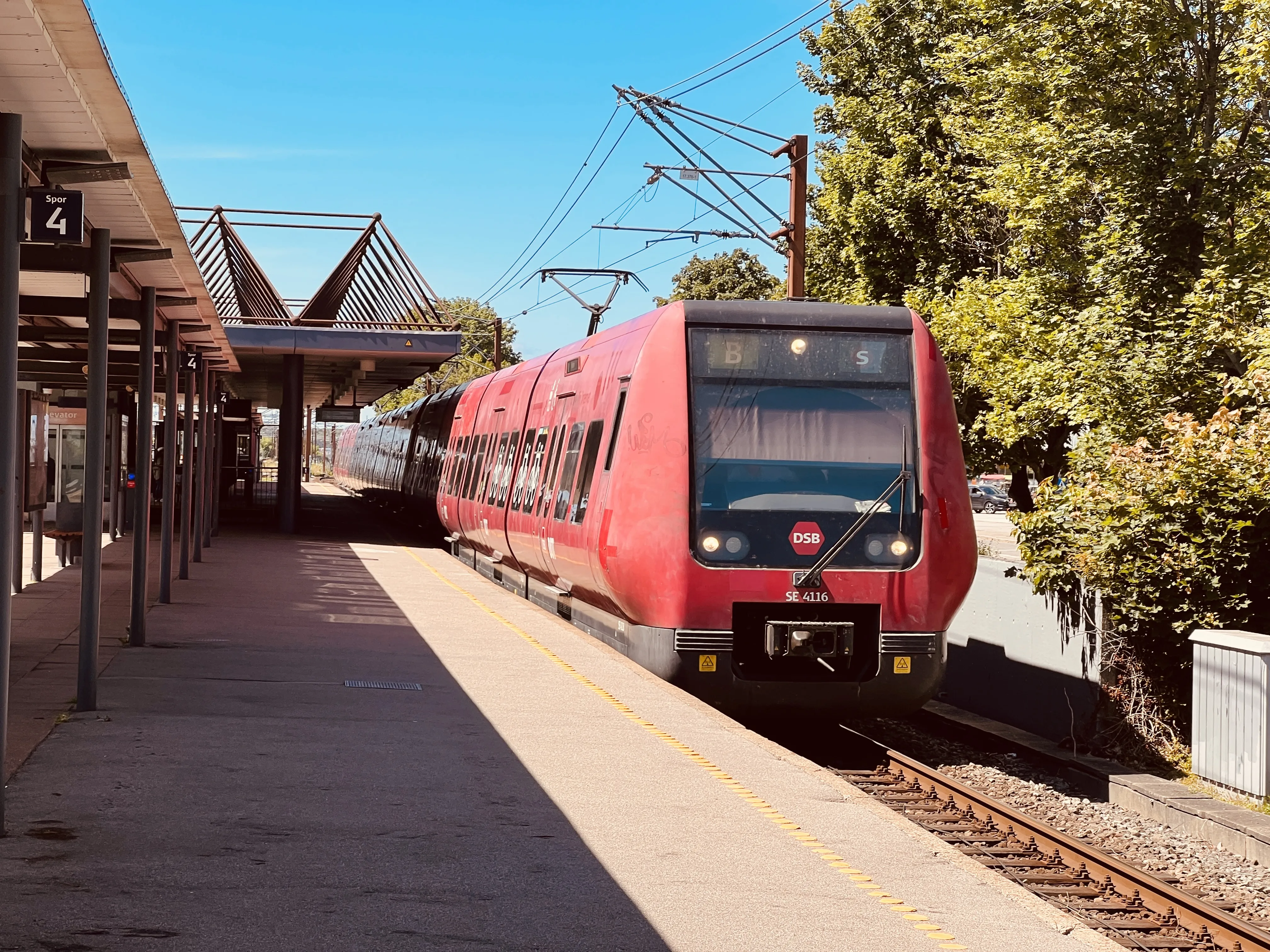 Billede af DSB SE 4116 fotograferet ud for Taastrup S-togstrinbræt.