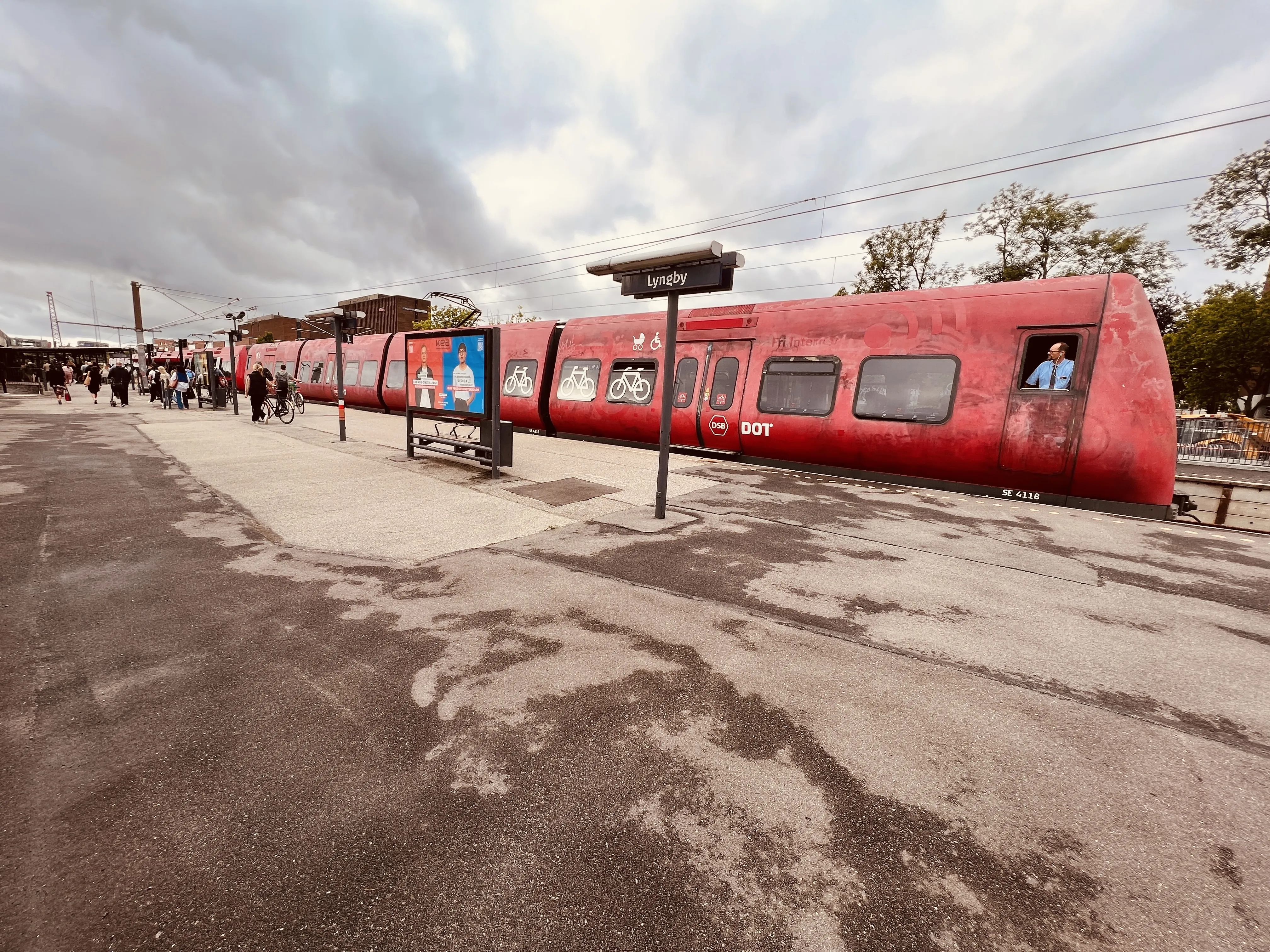 Billede af DSB SE 4118 fotograferet ud for Lyngby Station.