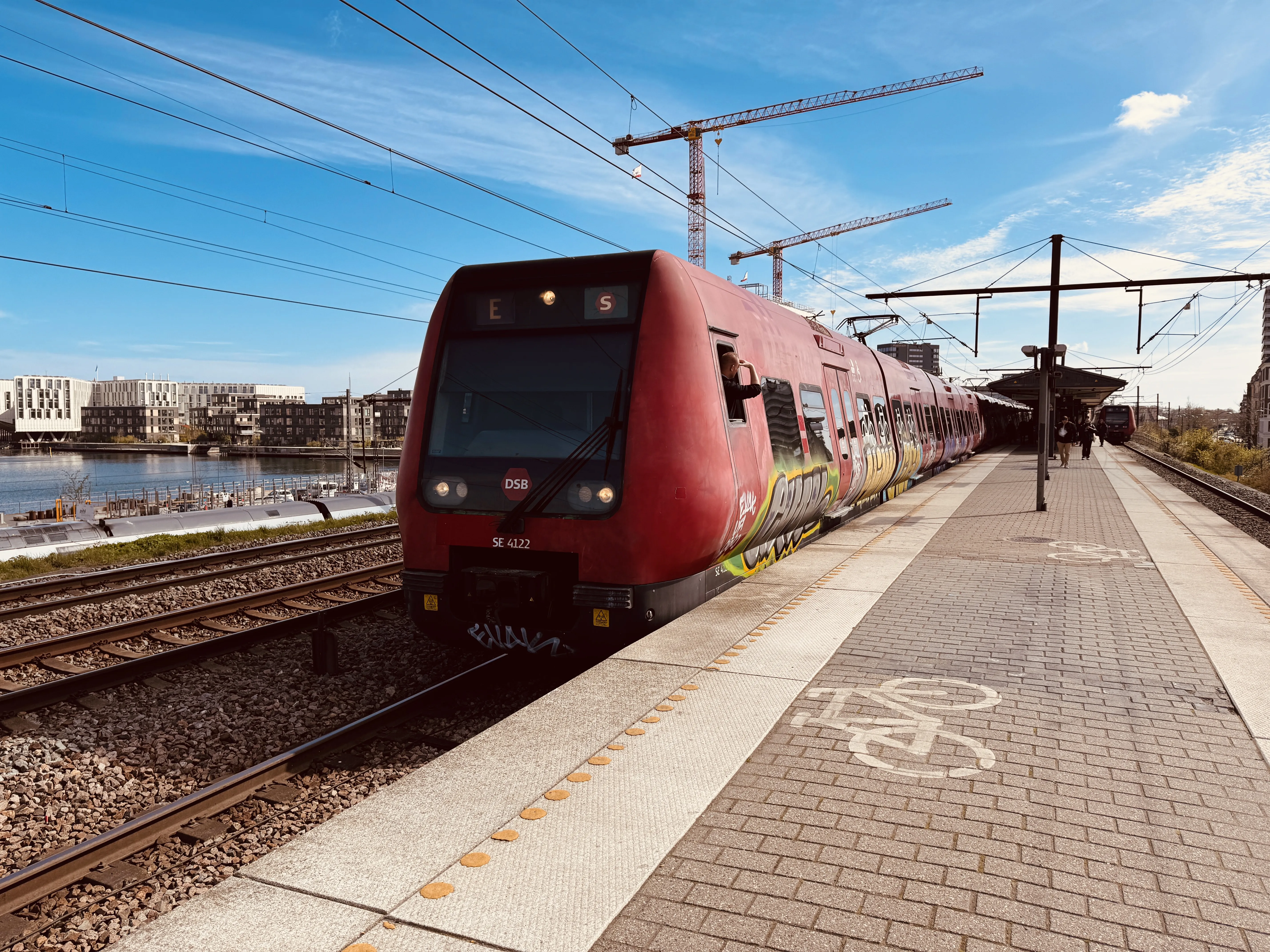 Billede af DSB SE 4122 fotograferet ud for Nordhavn S-togstrinbræt.