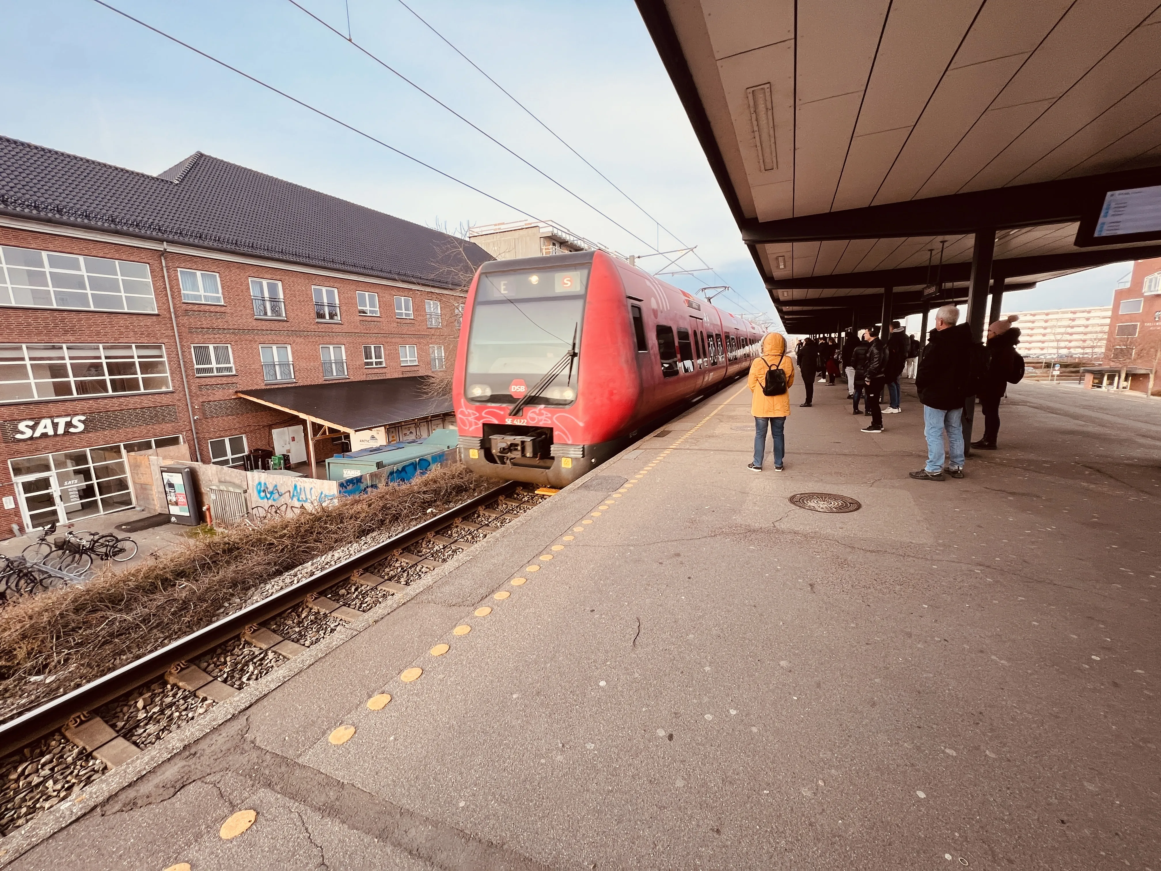 Billede af DSB SE 4122 fotograferet ud for Vallensbæk S-togsstation.