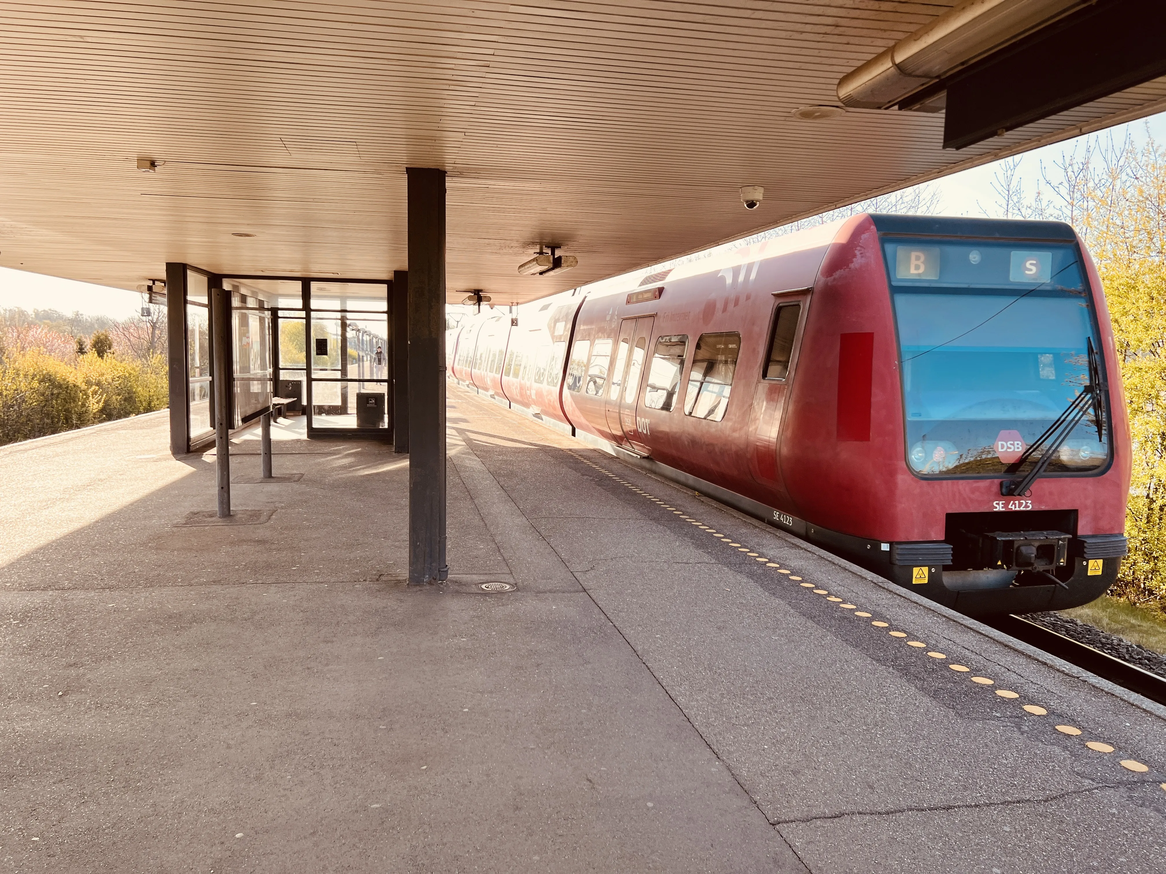 Billede af DSB SE 4123 fotograferet ud for Kildebakke S-togstrinbræt.