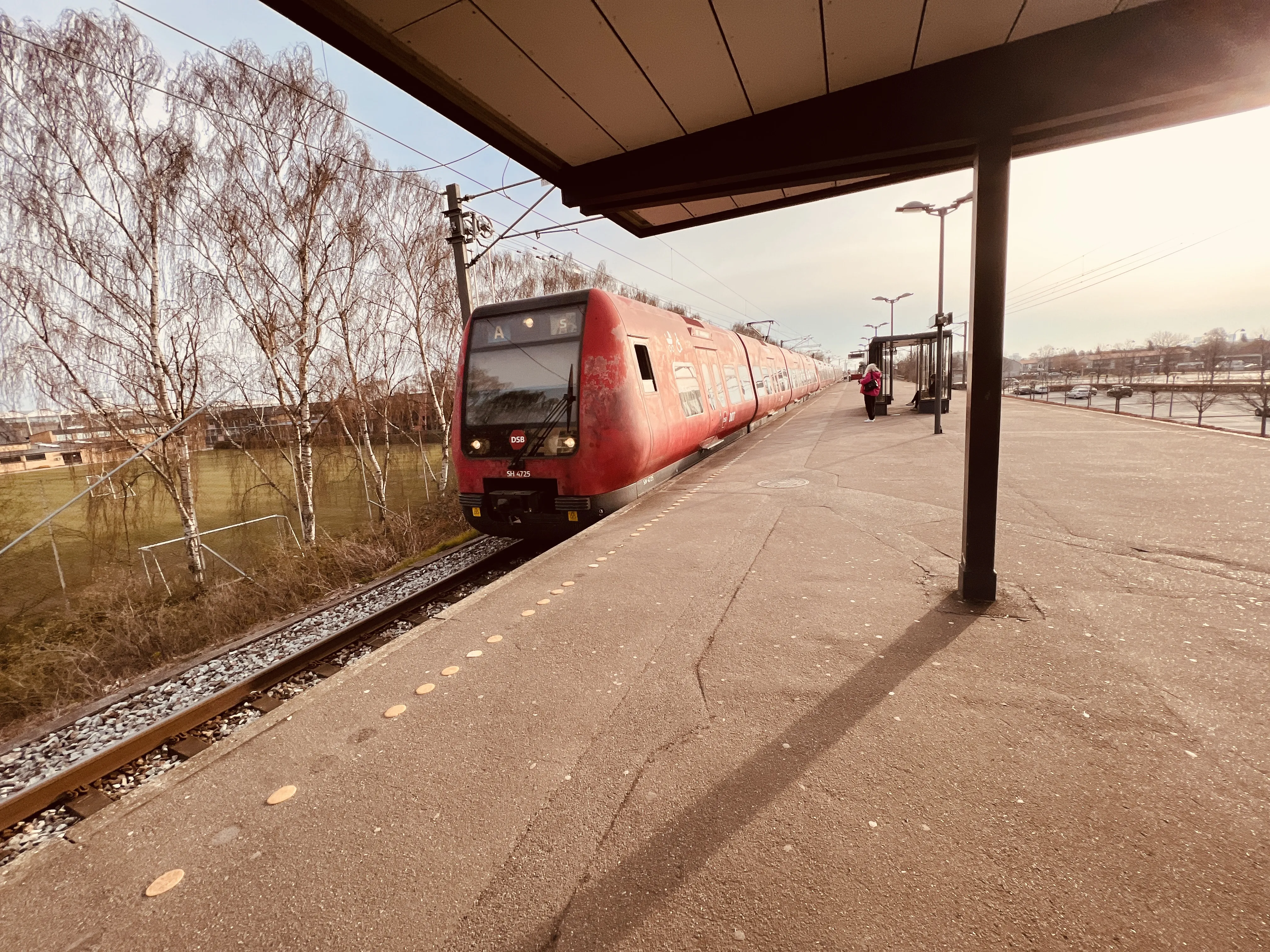 Billede af DSB SE 4125 fotograferet ud for Friheden S-togstrinbræt.