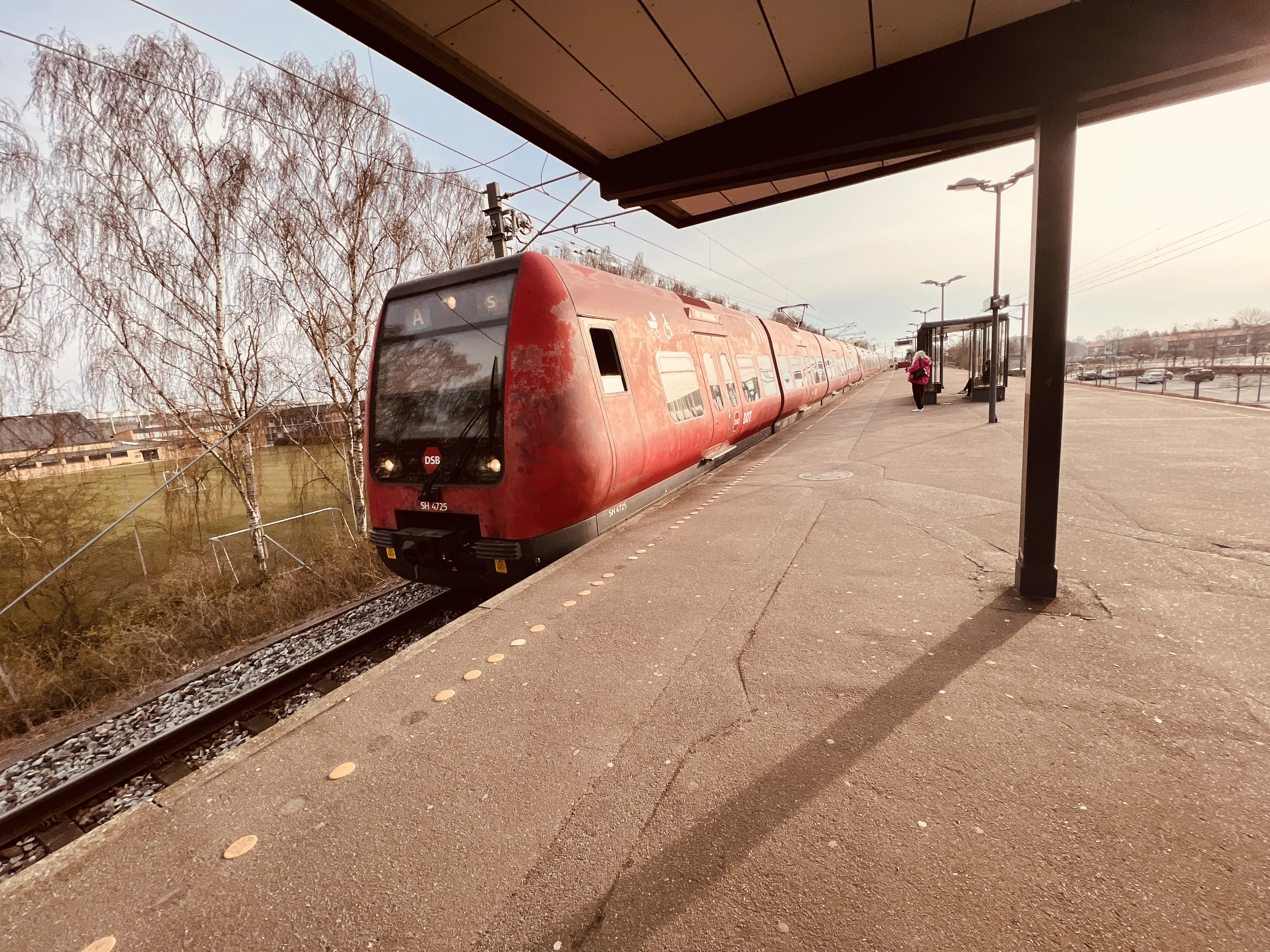 Billede af DSB SE 4125 fotograferet ud for Friheden S-togstrinbræt.
