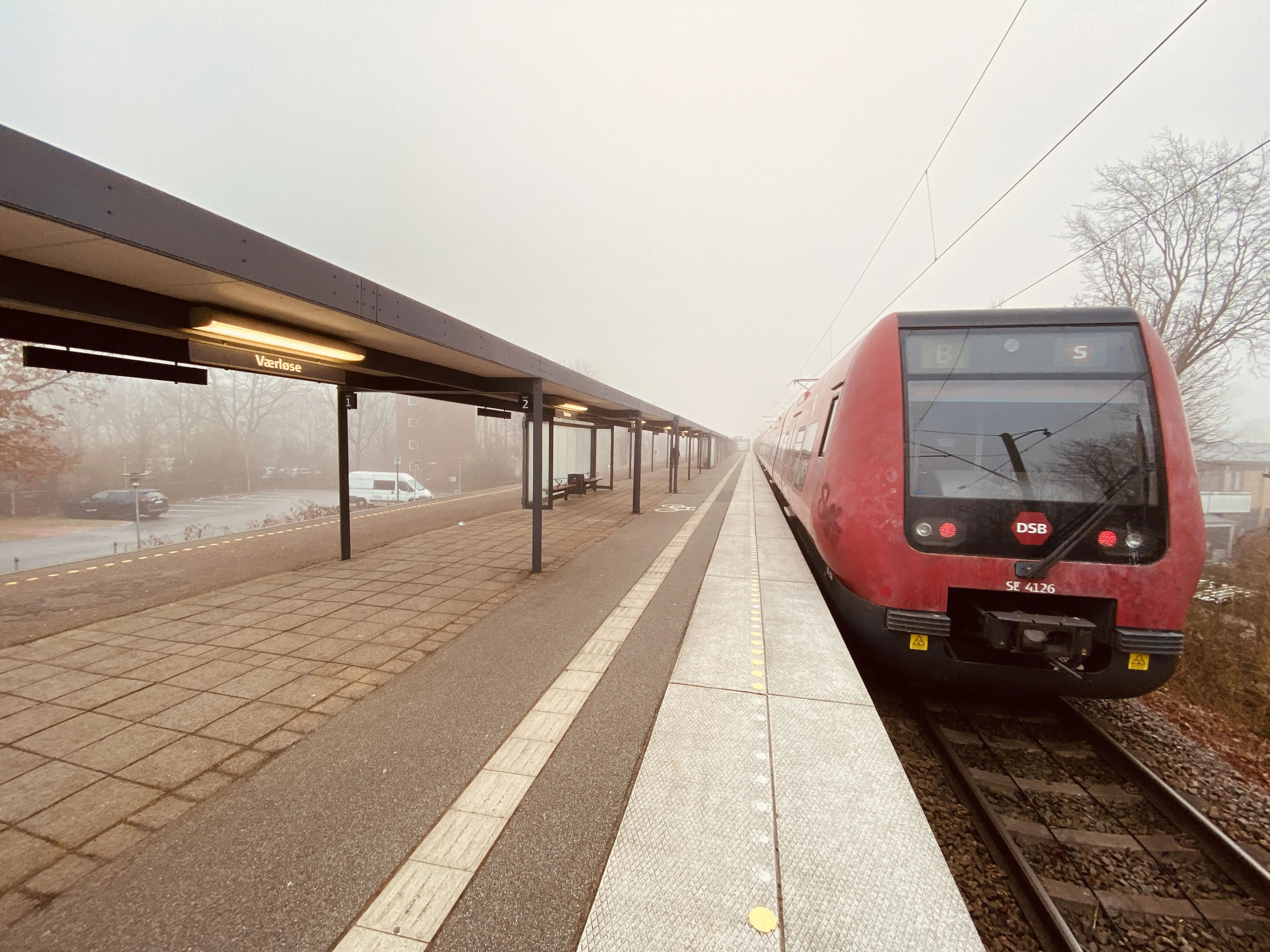 Billede af DSB SE 4126 fotograferet ud for Værløse S-togstrinbræt.