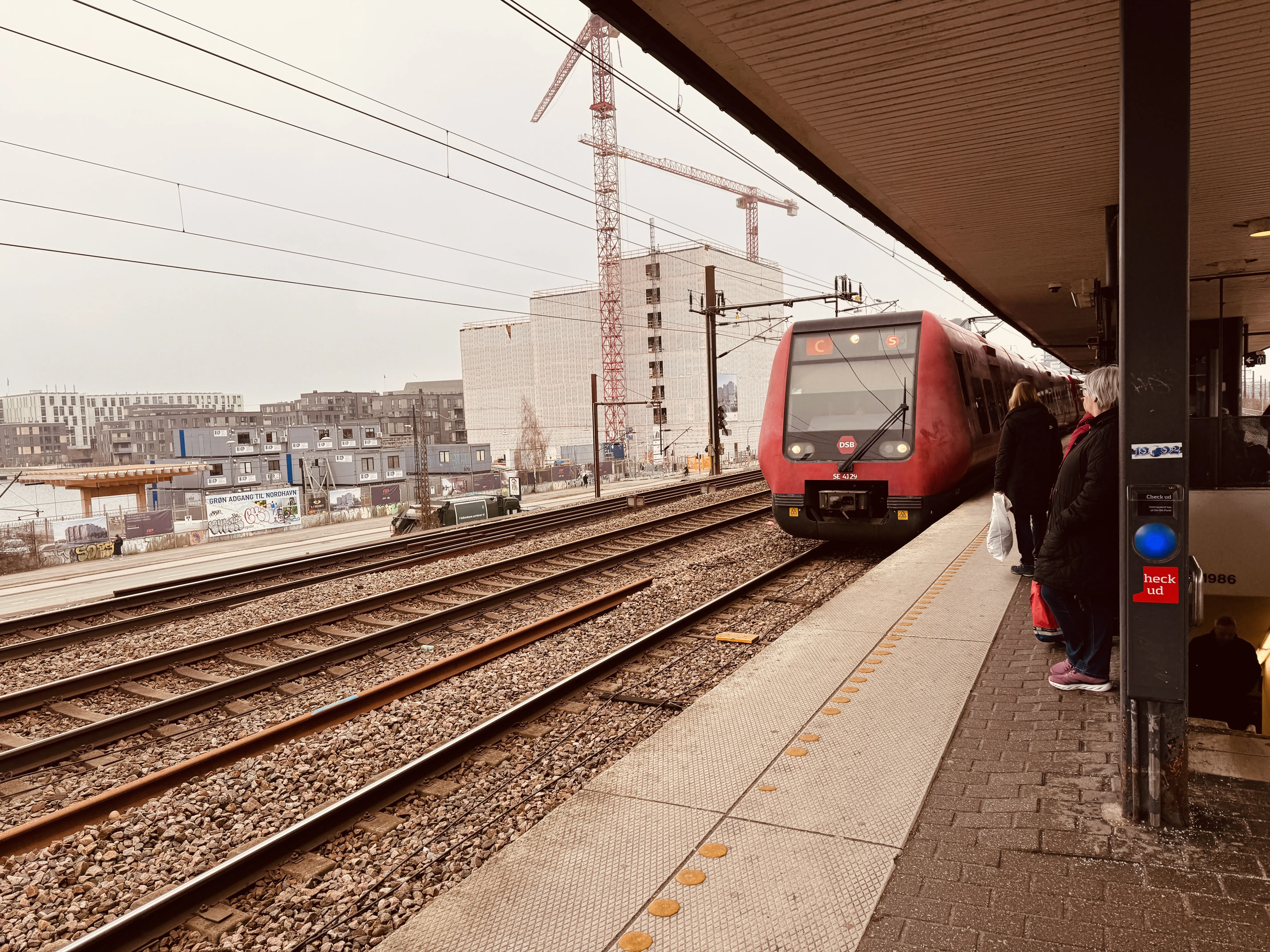 Billede af DSB SE 4129 fotograferet ud for Nordhavn S-togstrinbræt.