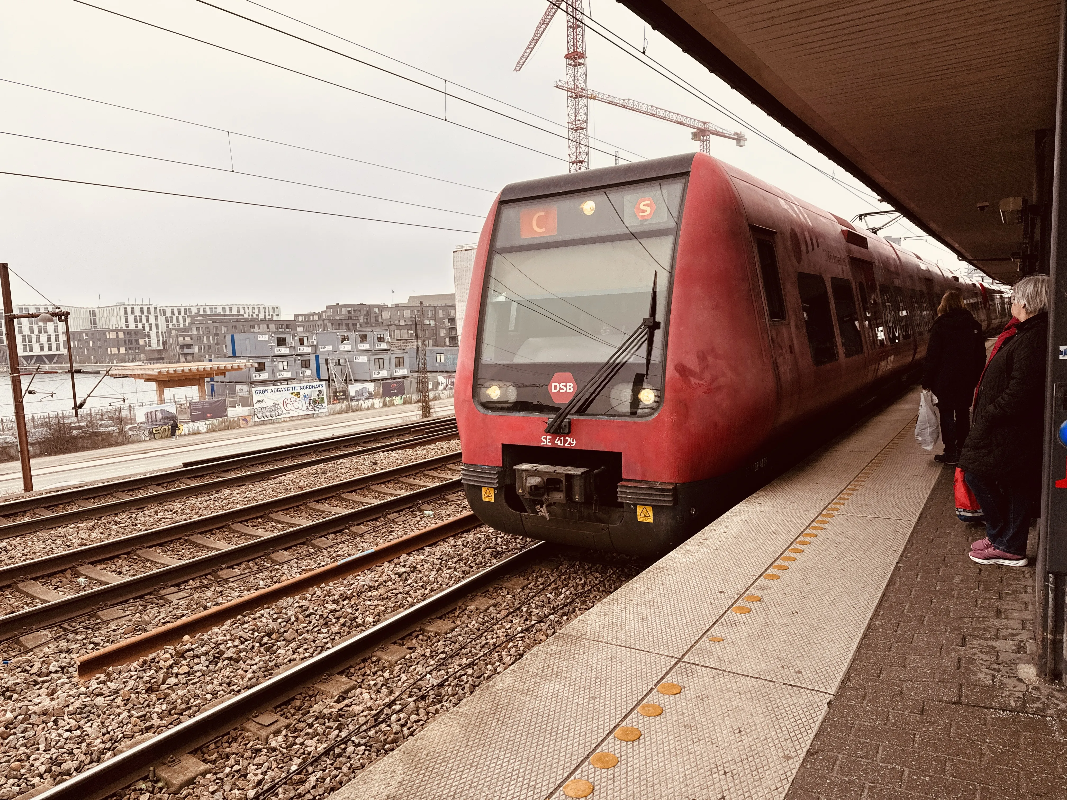 Billede af DSB SE 4129 fotograferet ud for Nordhavn S-togstrinbræt.