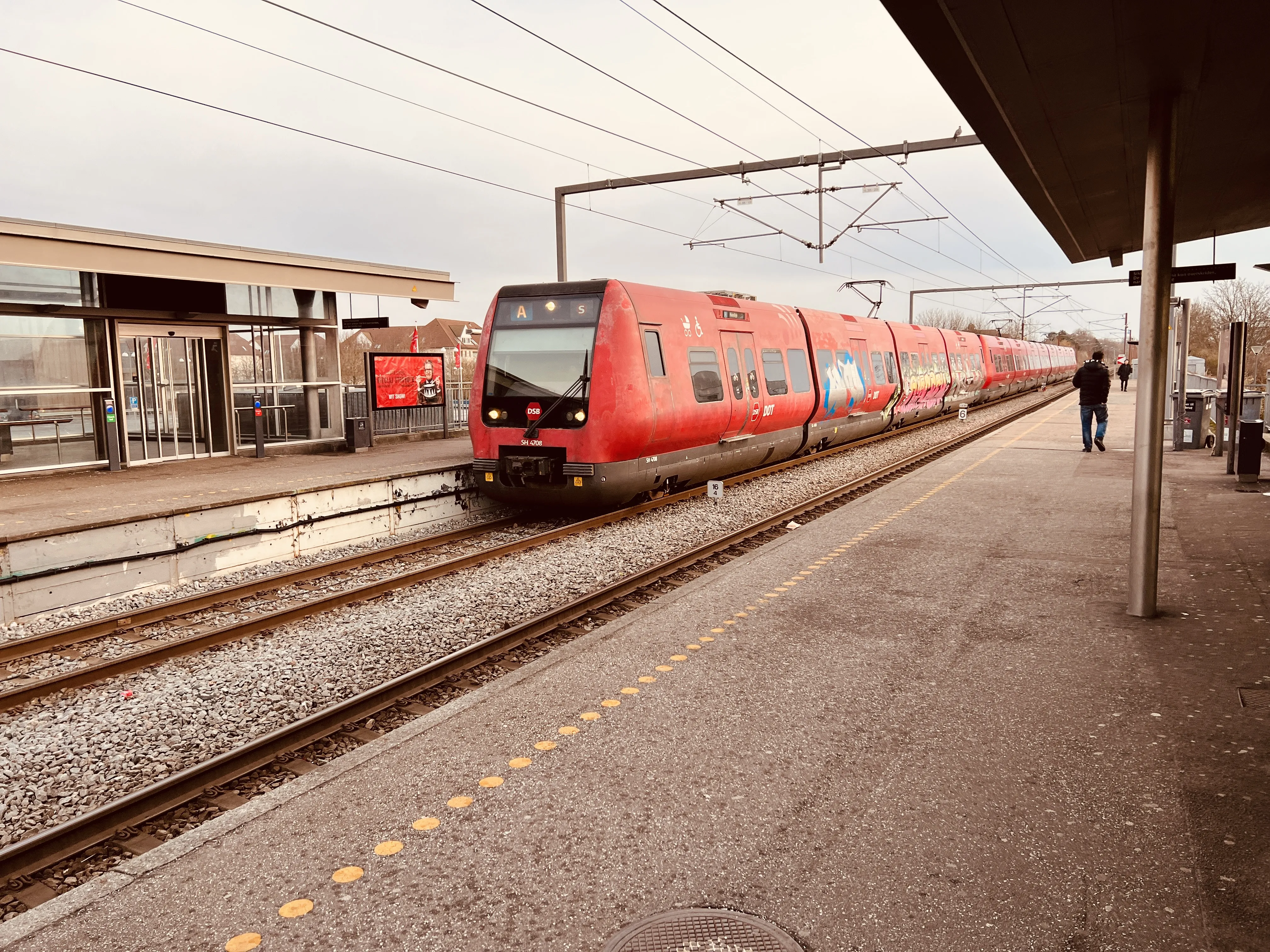 Billede af DSB SE 4108 fotograferet ud for Ishøj S-togsstation.