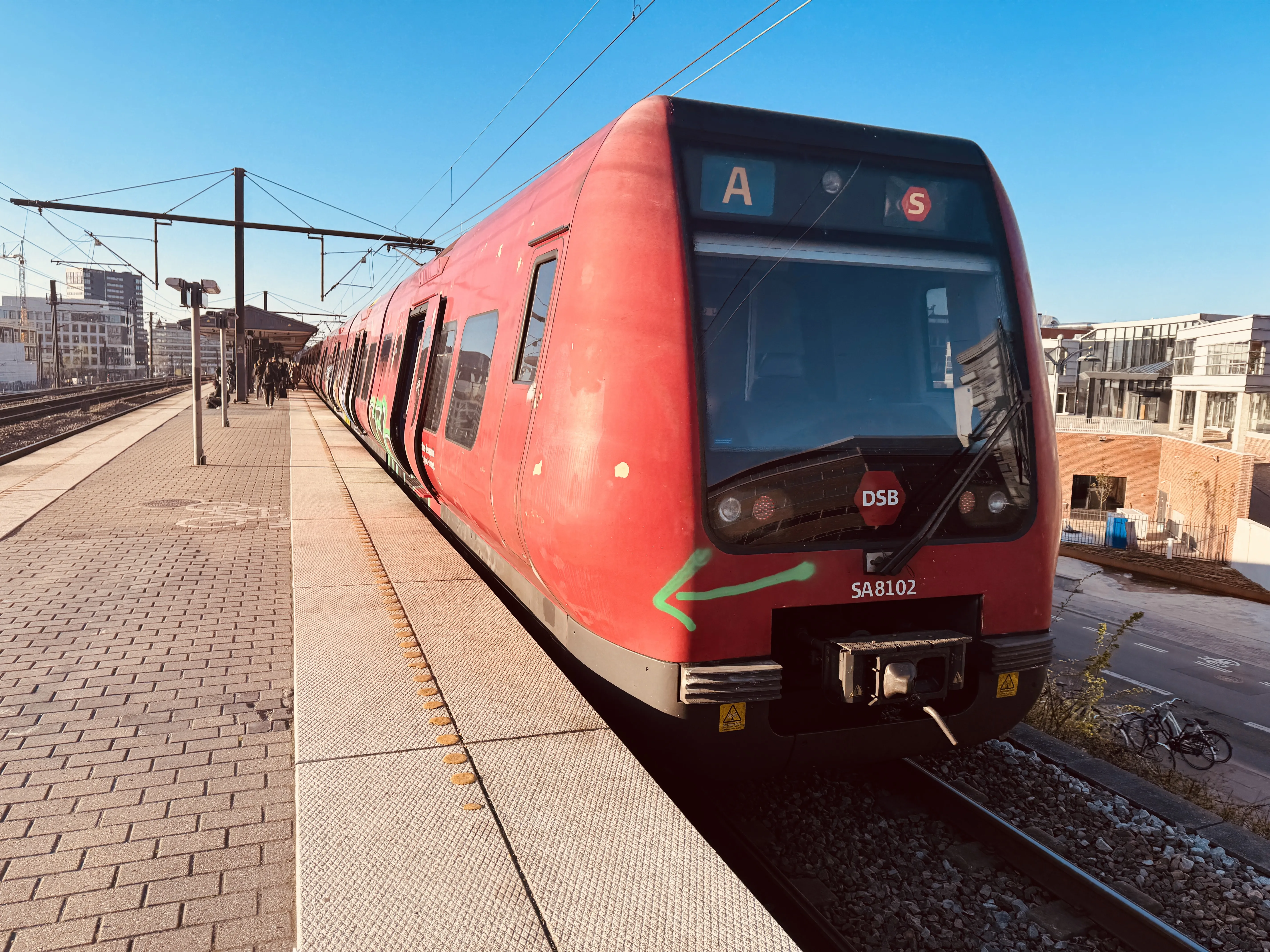 Billede af DSB SA 8102 fotograferet ud for Nordhavn S-togstrinbræt.