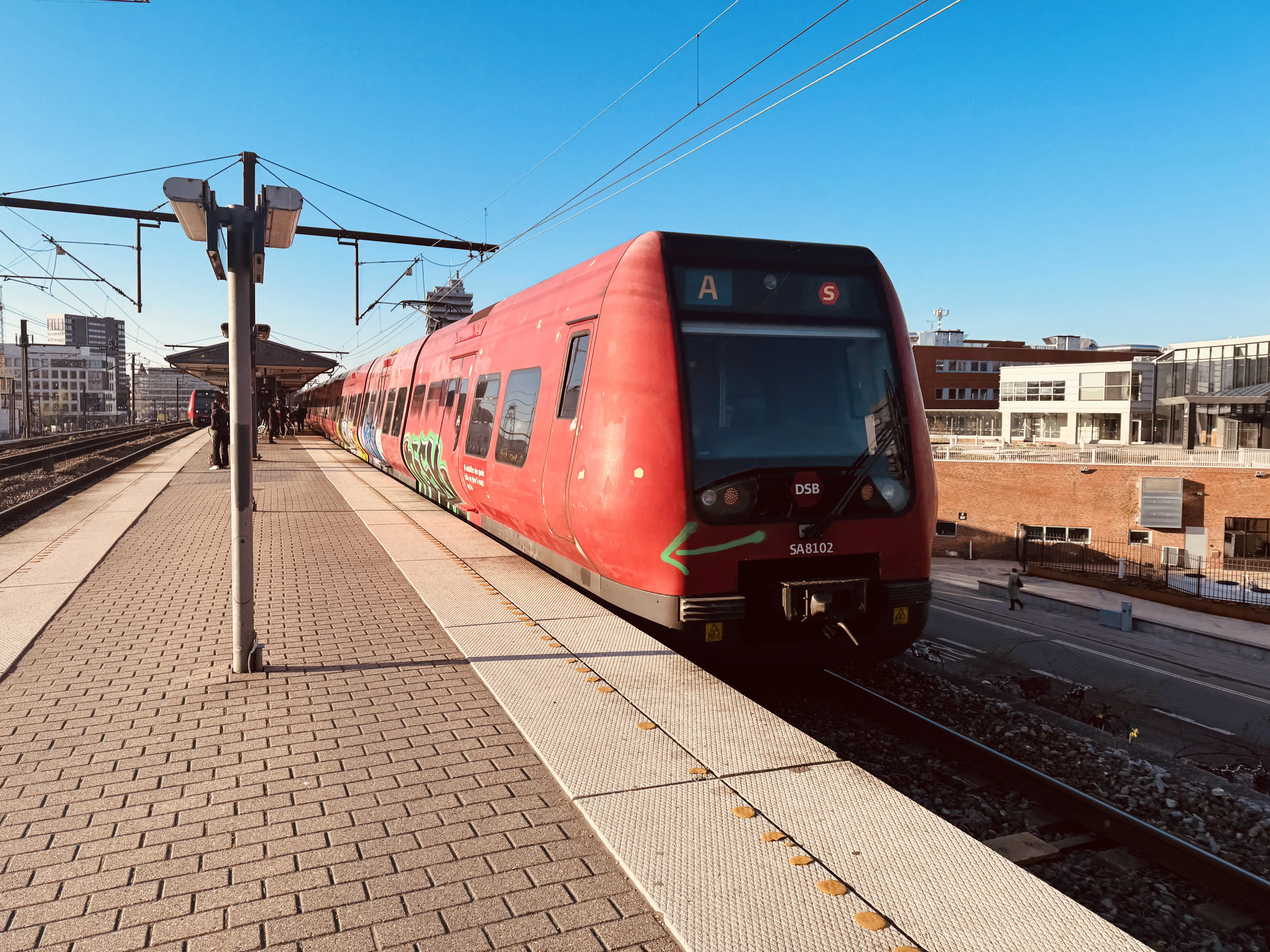 Billede af DSB SA 8102 fotograferet ud for Nordhavn S-togstrinbræt.