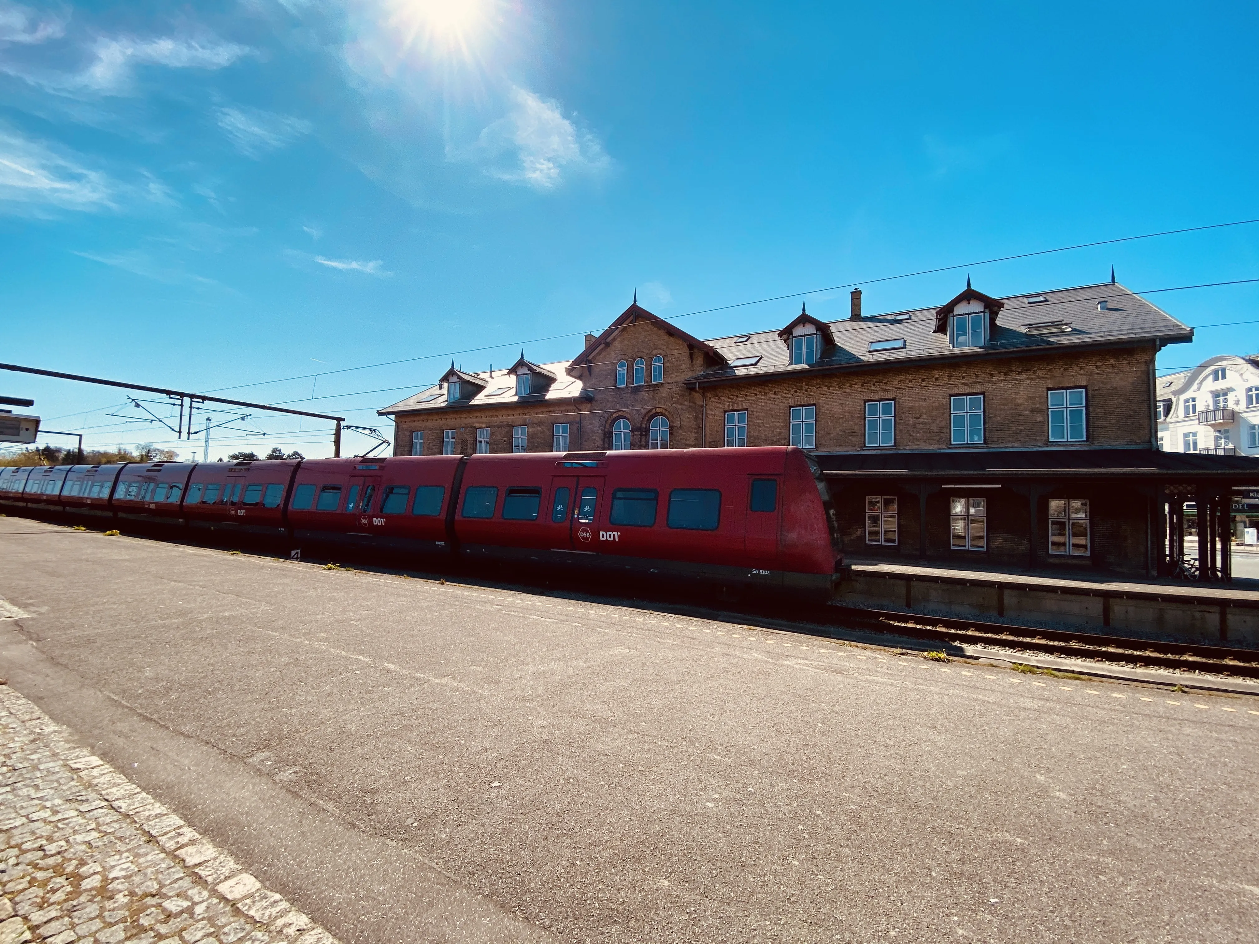 Billede af DSB SA 8102 fotograferet ud for Klampenborg Station.