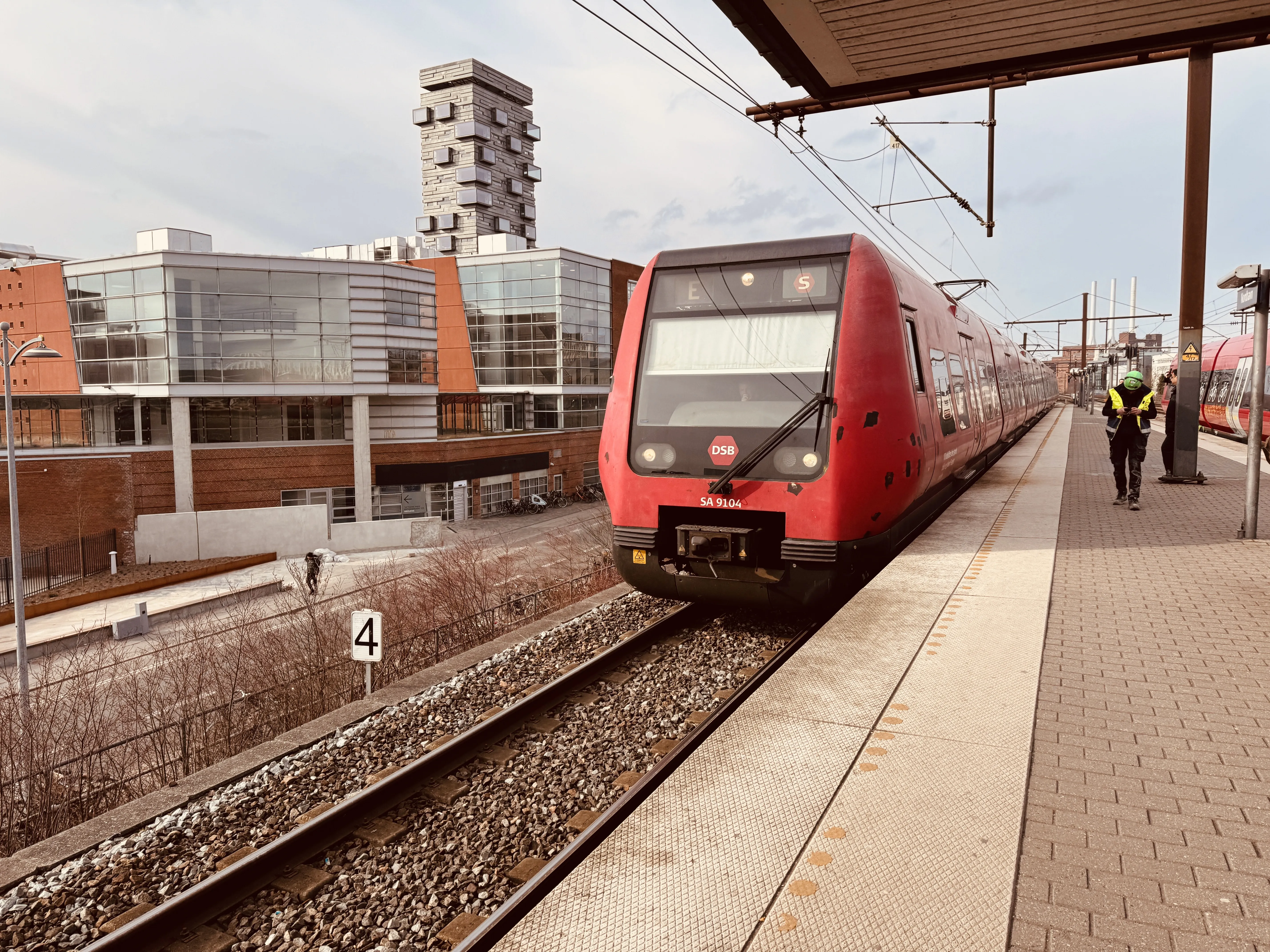 Billede af DSB SA 8104 fotograferet ud for Nordhavn S-togstrinbræt.