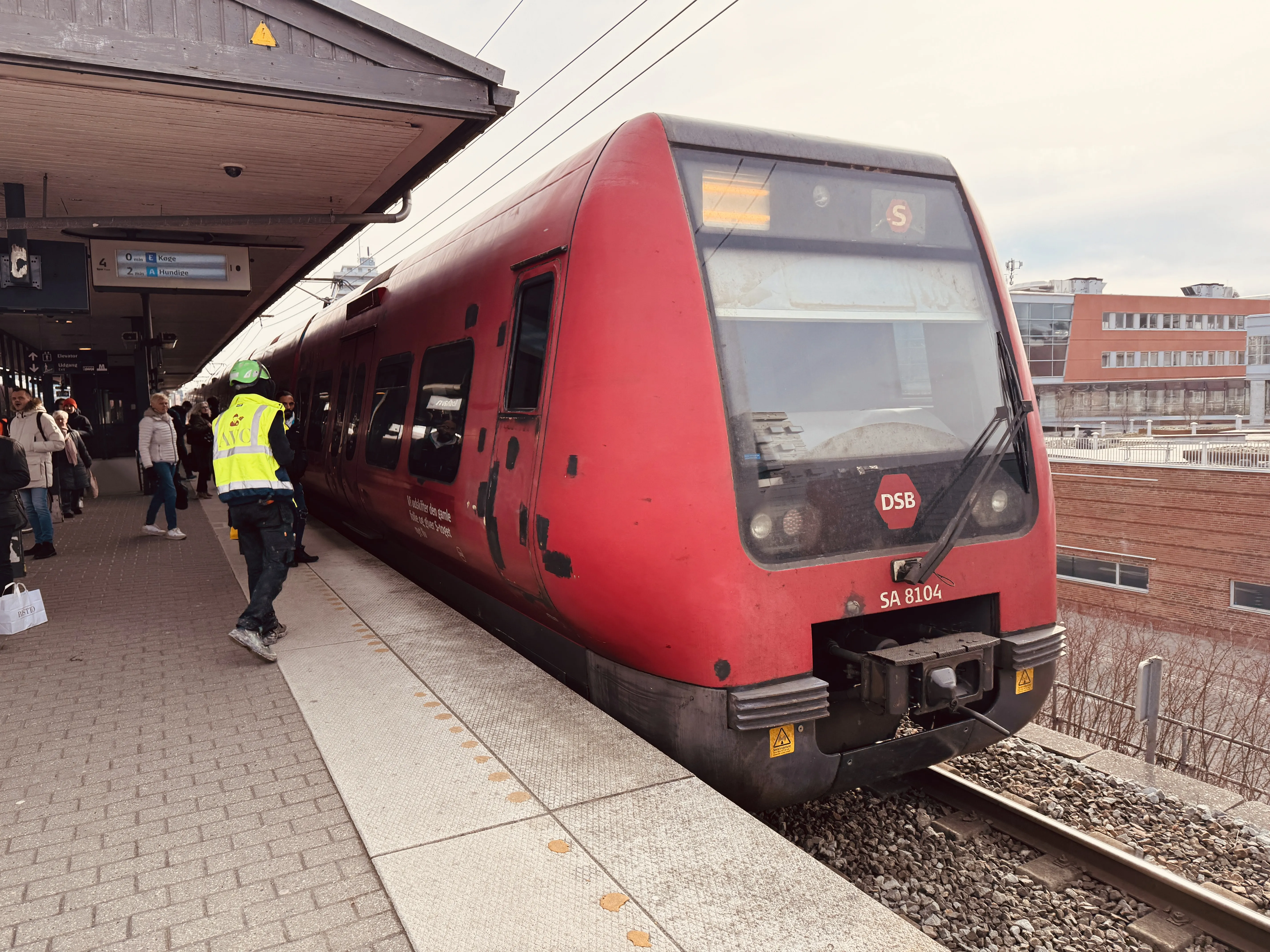 Billede af DSB SA 8104 fotograferet ud for Nordhavn S-togstrinbræt.