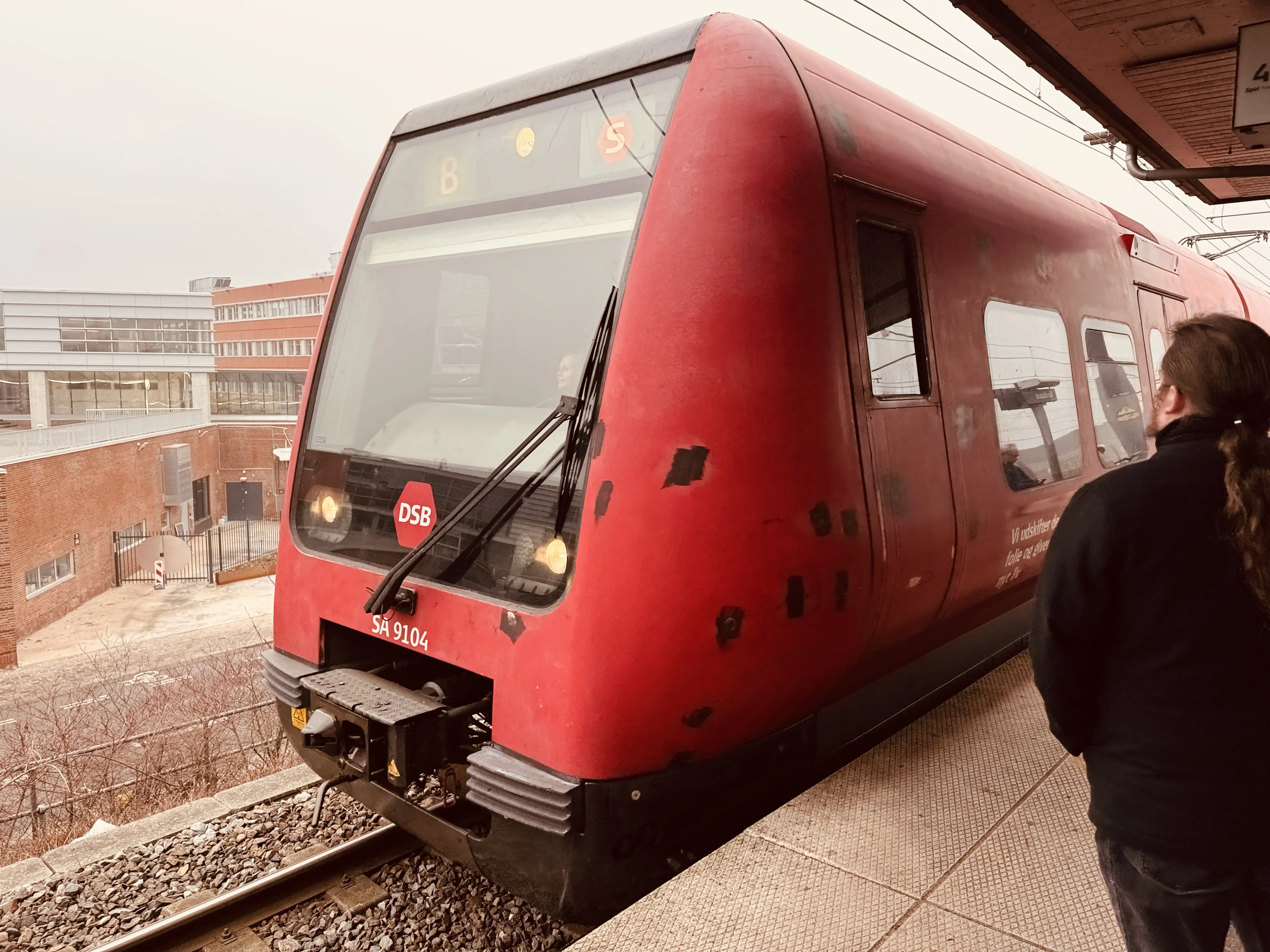 Billede af DSB SA 8104 fotograferet ud for Nordhavn S-togstrinbræt.