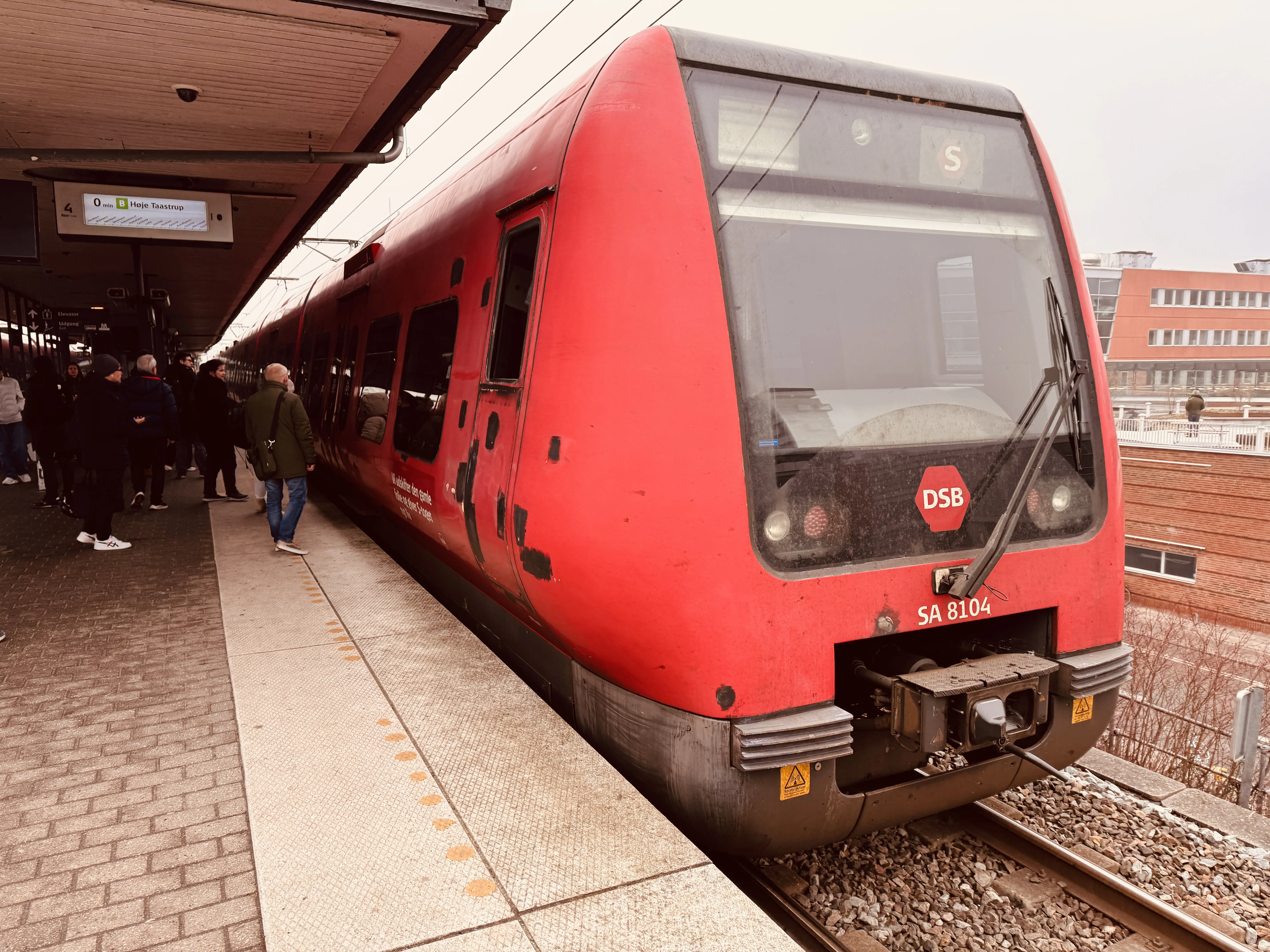 Billede af DSB SA 8104 fotograferet ud for Nordhavn S-togstrinbræt.