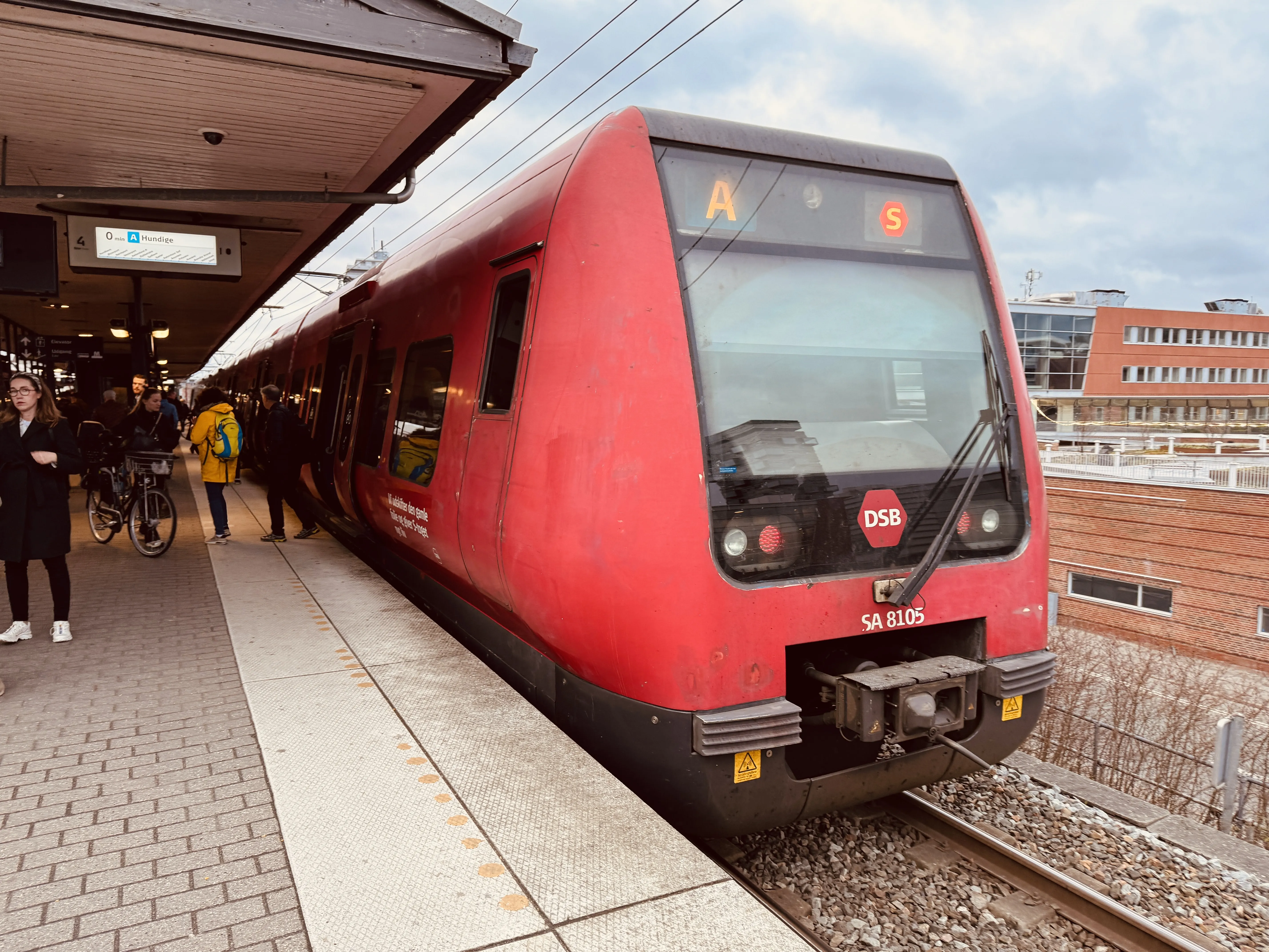 Billede af DSB SA 8105 fotograferet ud for Nordhavn S-togstrinbræt.