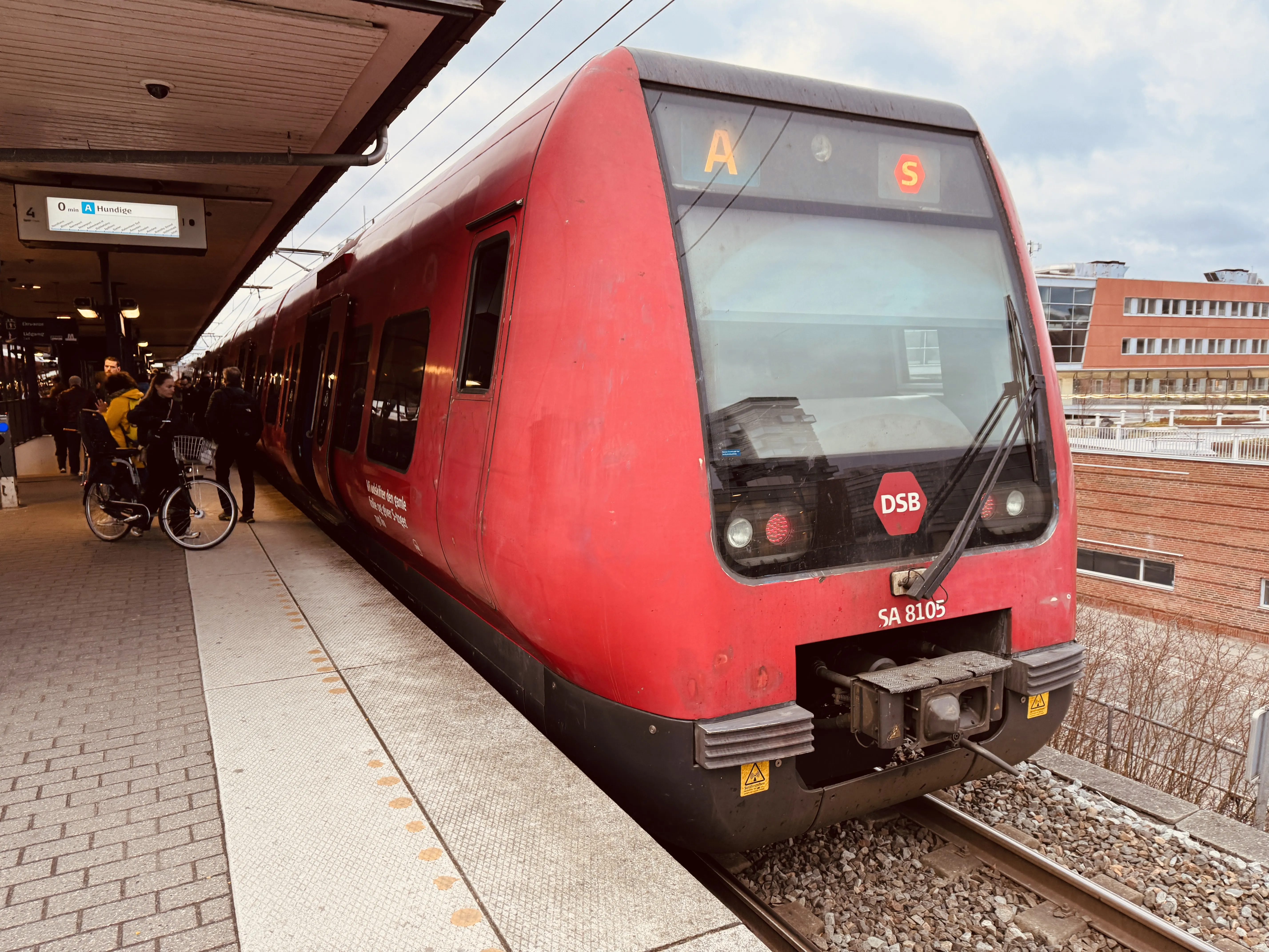 Billede af DSB SA 8105 fotograferet ud for Nordhavn S-togstrinbræt.