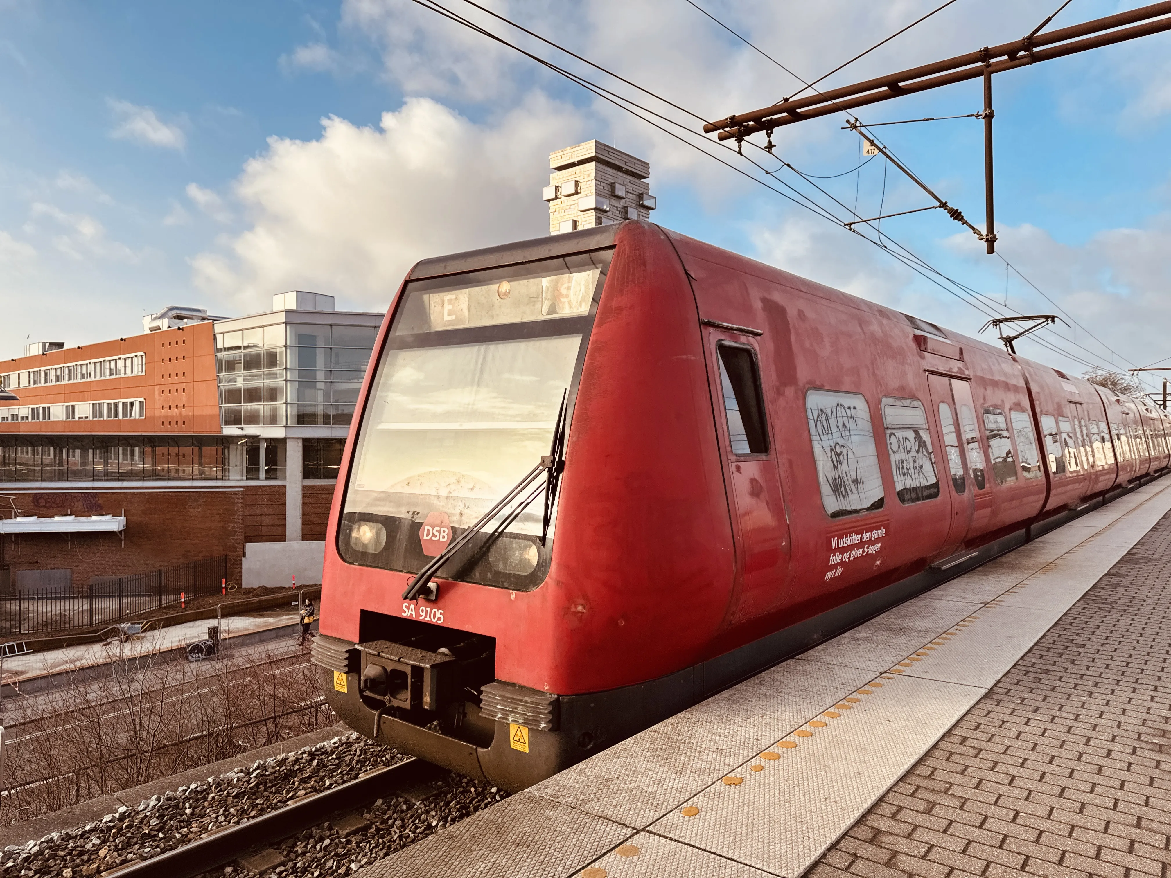 Billede af DSB SA 8105 fotograferet ud for Nordhavn S-togstrinbræt.