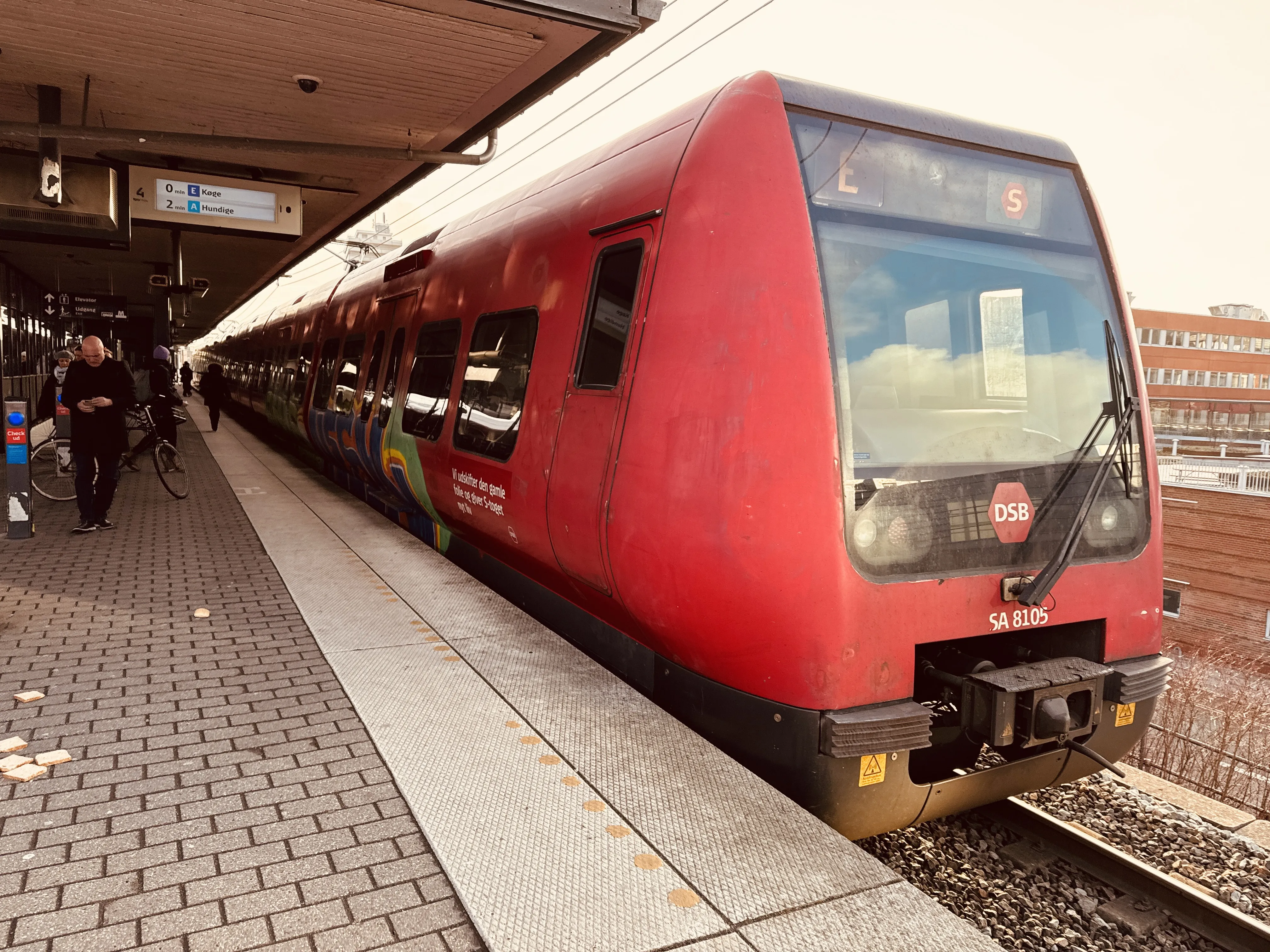 Billede af DSB SA 8105 fotograferet ud for Nordhavn S-togstrinbræt.