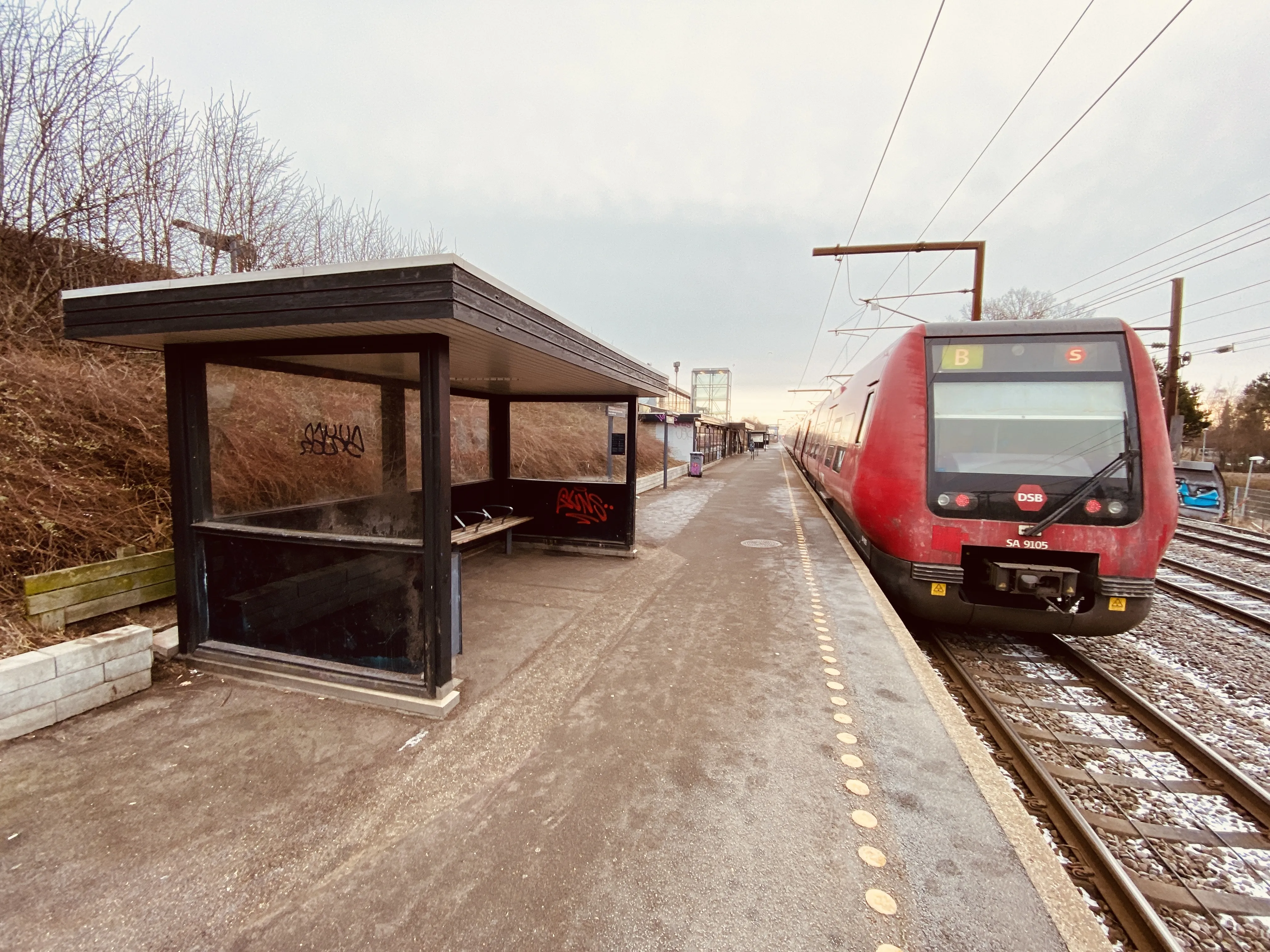 Billede af DSB SA 8105 fotograferet ud for Rødovre S-togstrinbræt.