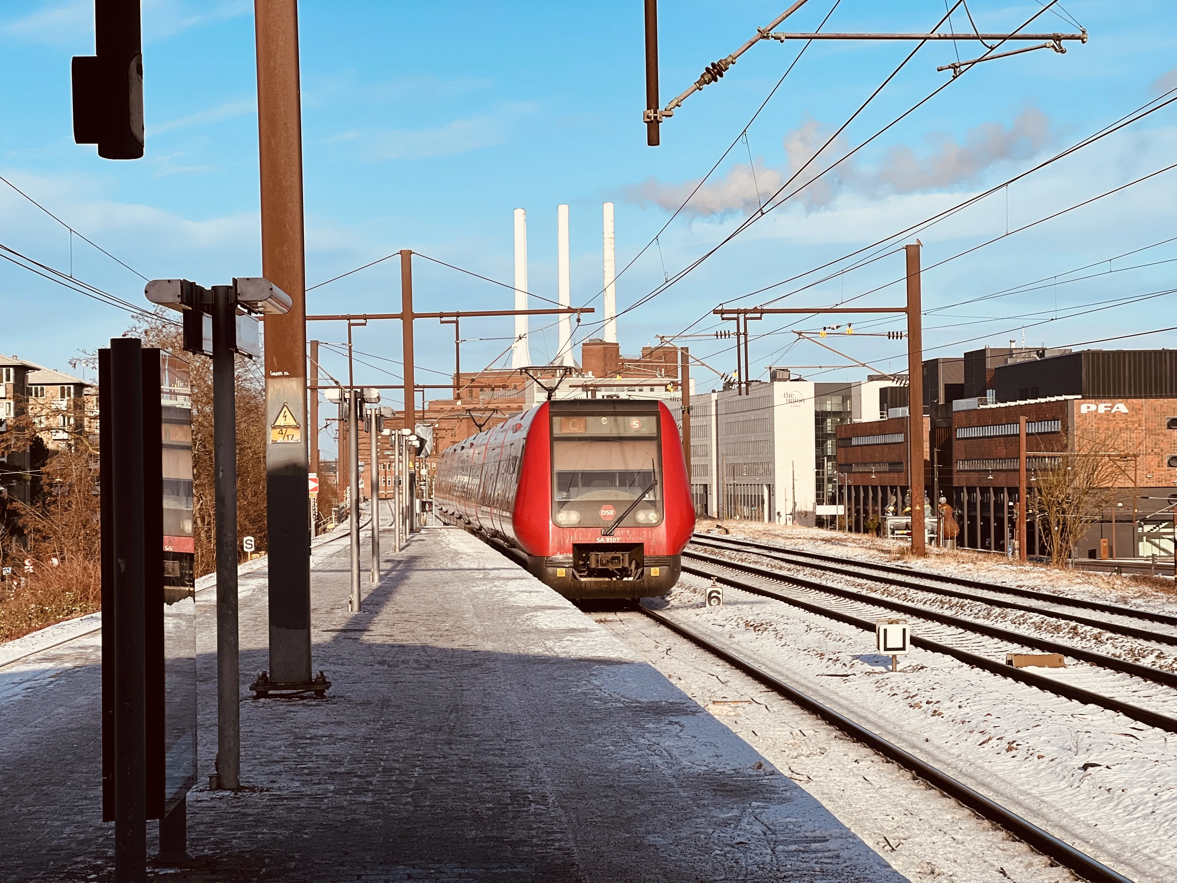 Billede af DSB SA 8107 fotograferet ud for Nordhavn S-togstrinbræt.