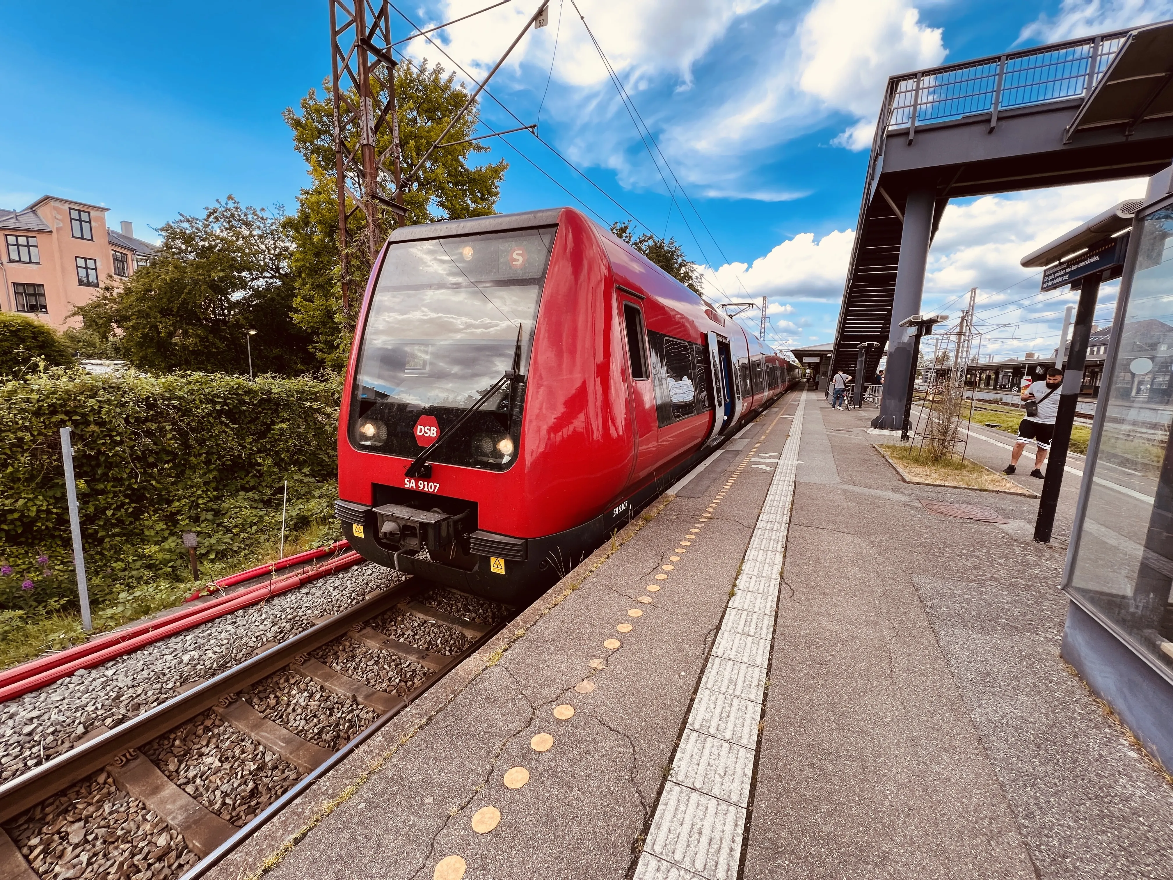 Billede af DSB SA 8107 fotograferet ud for Hellerup Station.