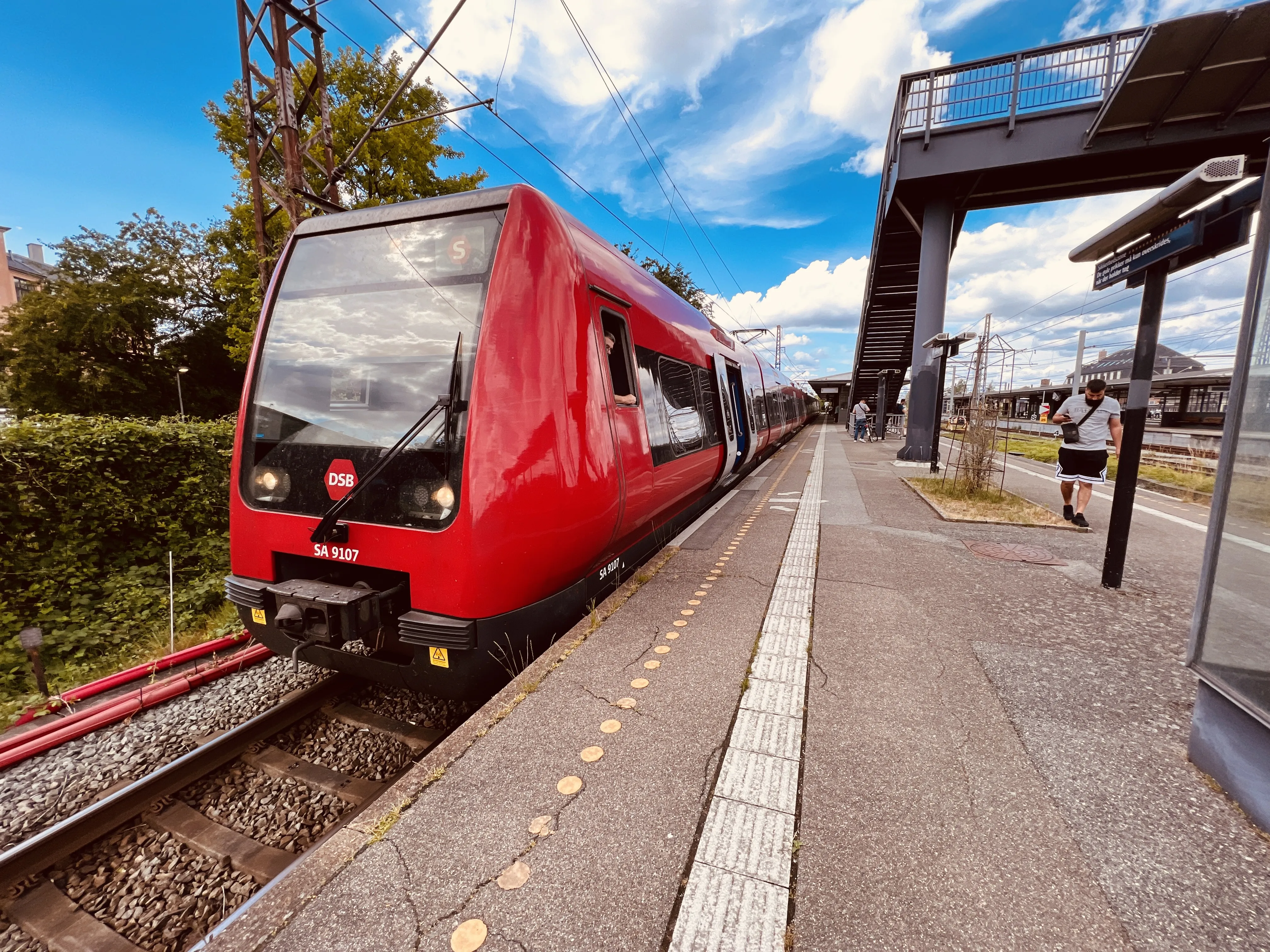 Billede af DSB SA 8107 fotograferet ud for Hellerup Station.