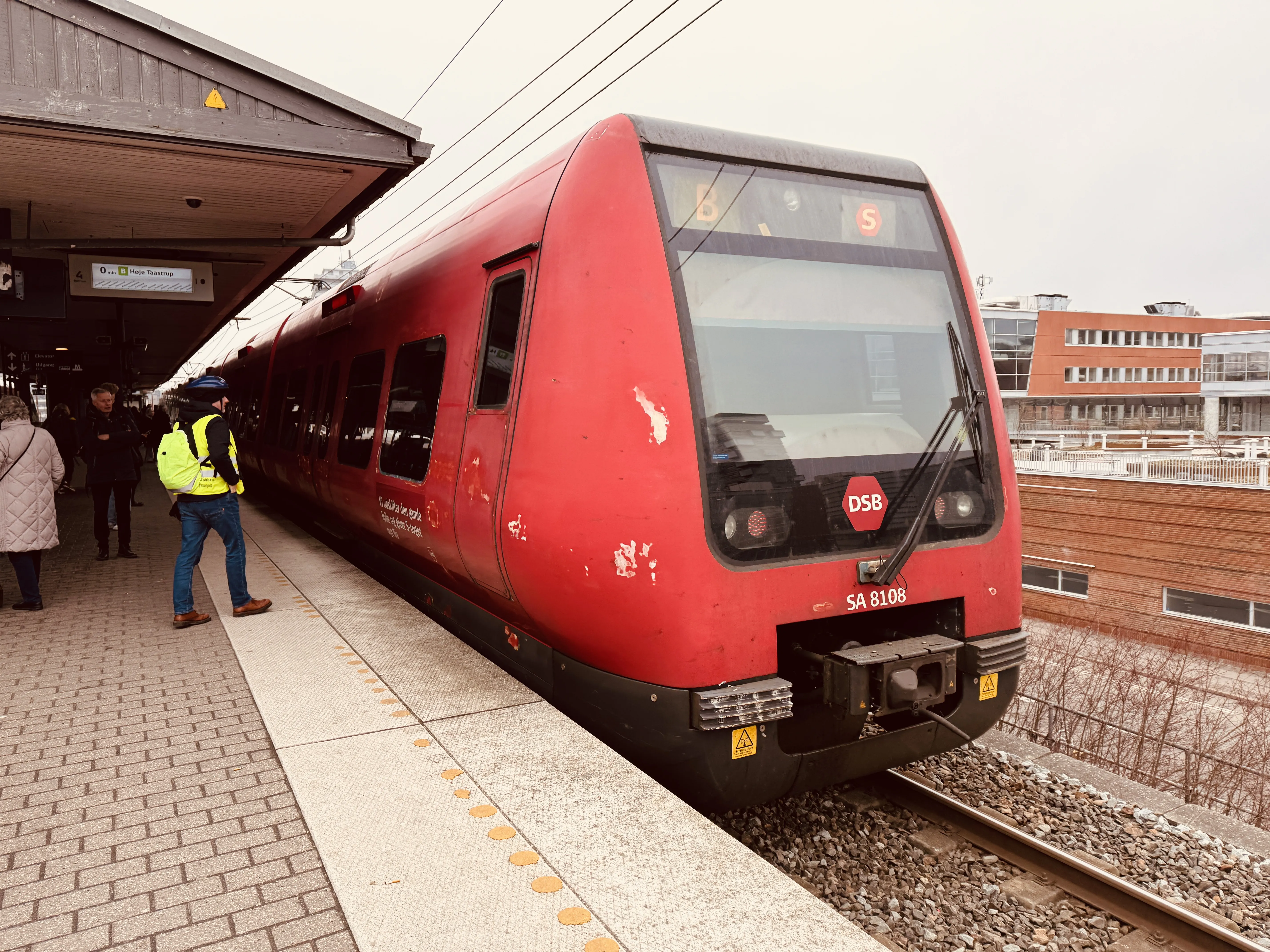 Billede af DSB SA 8108 fotograferet ud for Nordhavn S-togstrinbræt.