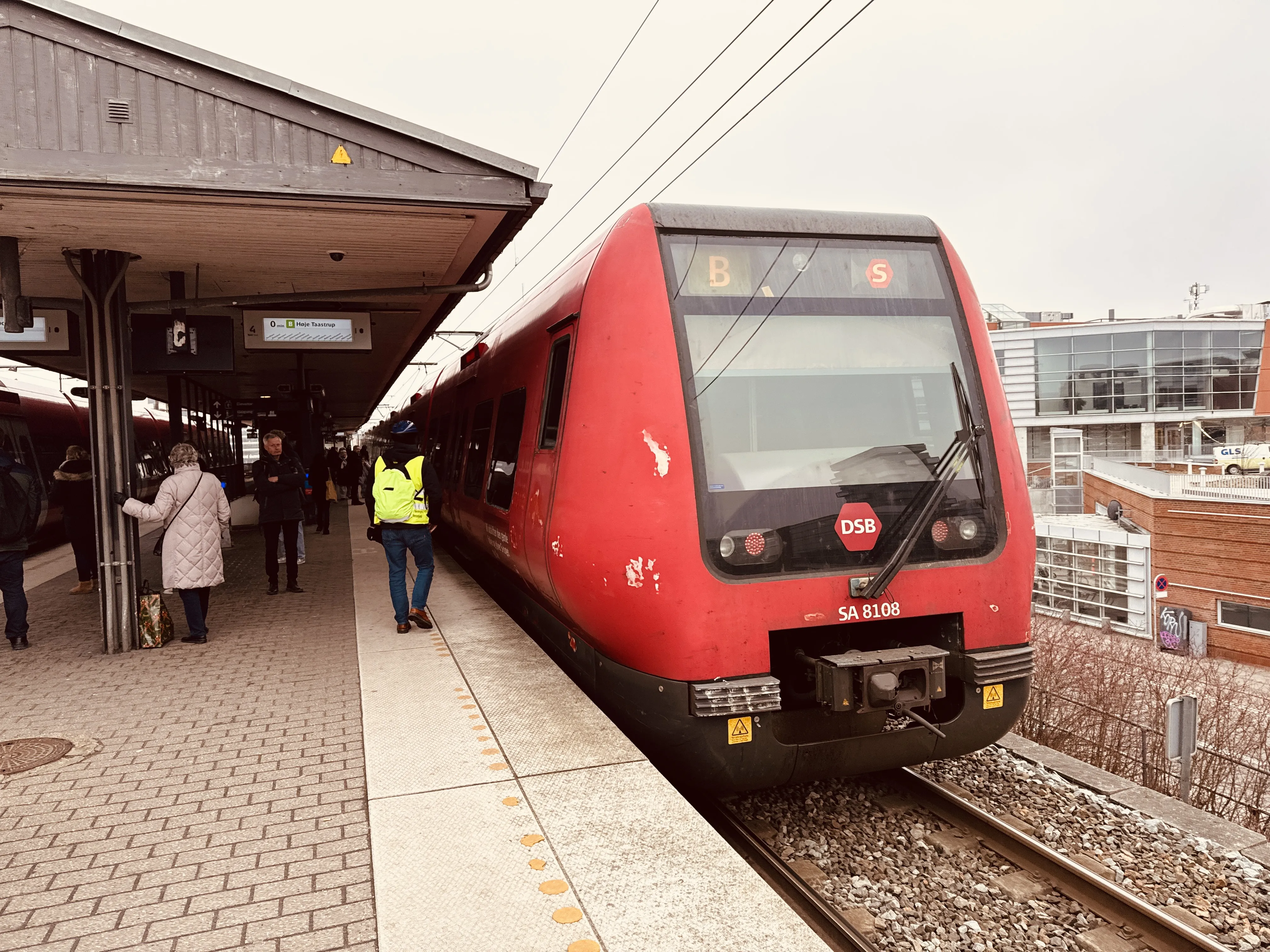 Billede af DSB SA 8108 fotograferet ud for Nordhavn S-togstrinbræt.