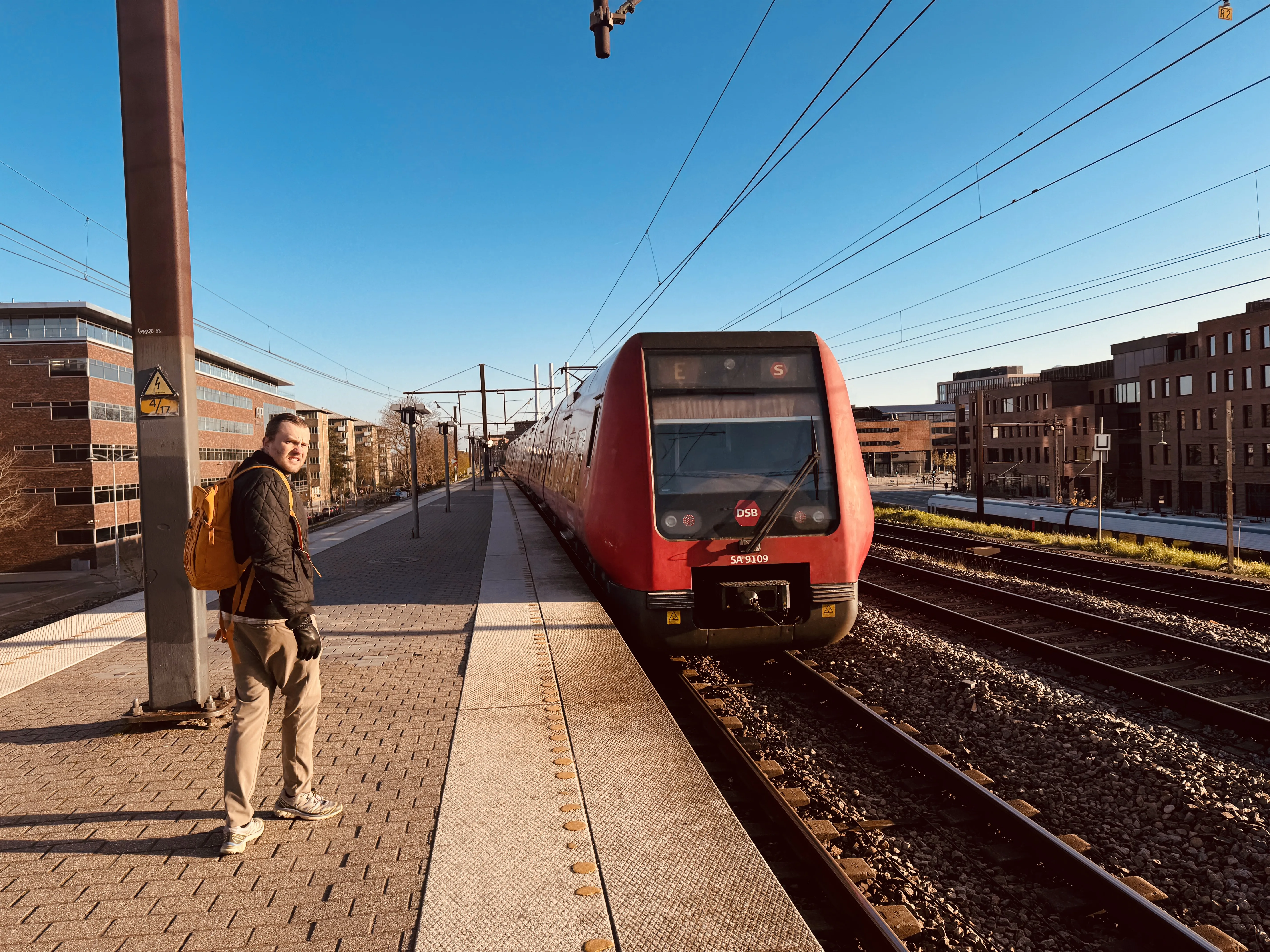 Billede af DSB SA 8109 fotograferet ud for Nordhavn S-togstrinbræt.