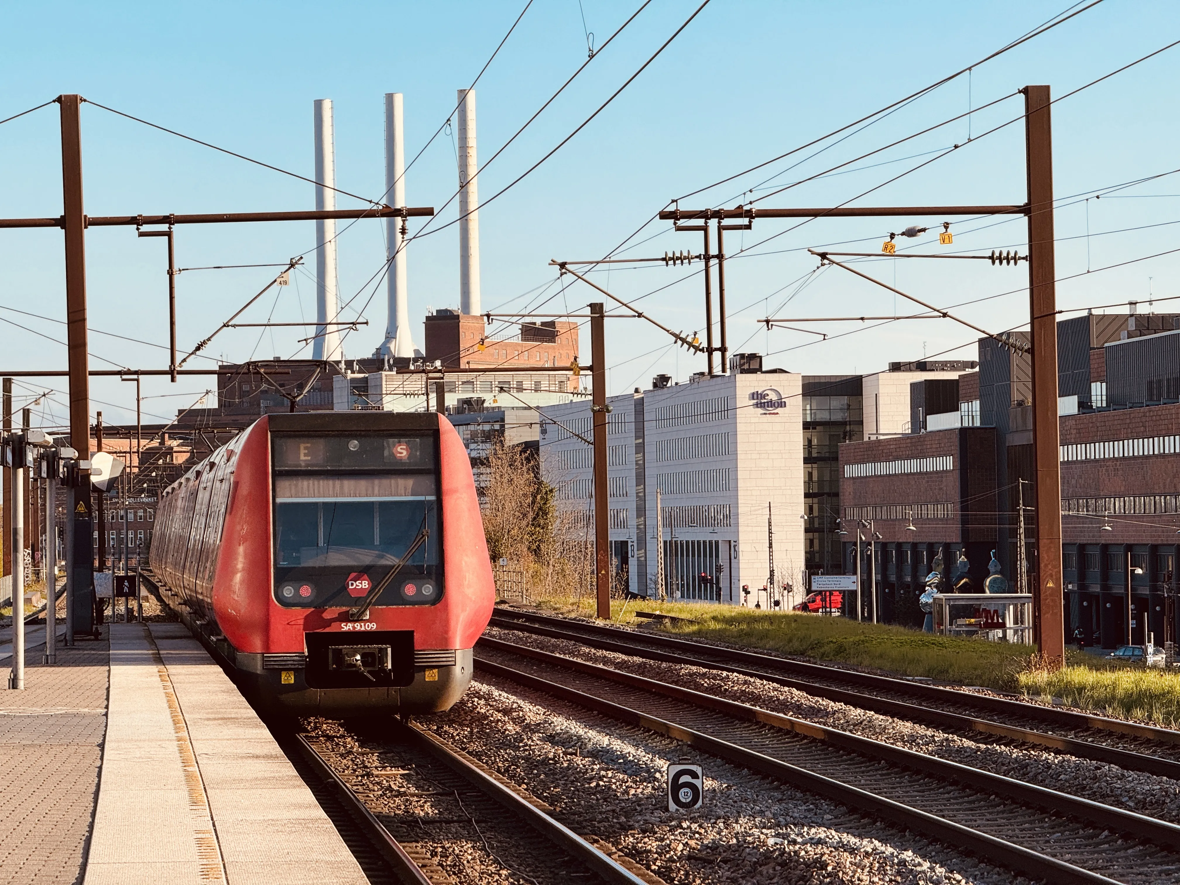 Billede af DSB SA 8109 fotograferet ud for Nordhavn S-togstrinbræt.