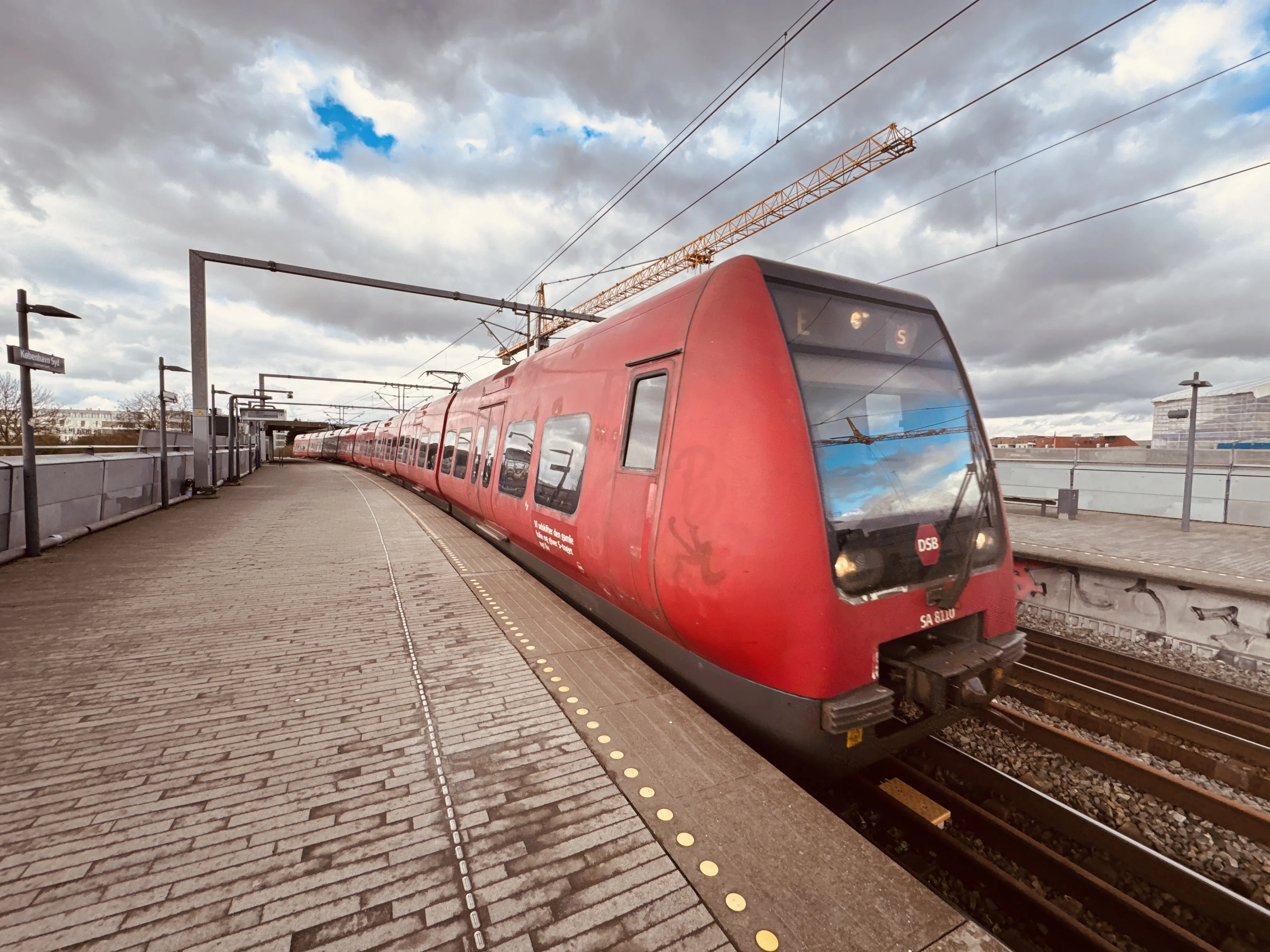 Billede af DSB SA 8110 fotograferet ud for København Syd Trinbræt.