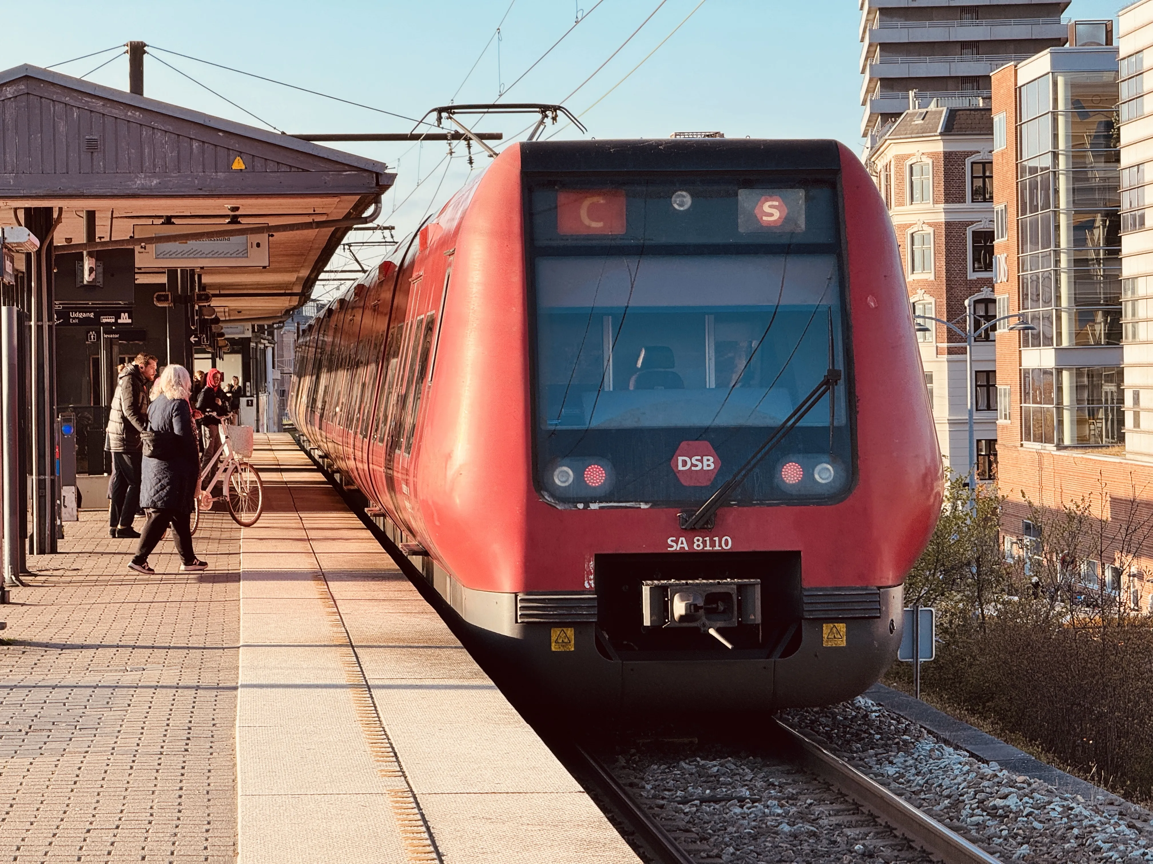 Billede af DSB SA 8110 fotograferet ud for Nordhavn S-togstrinbræt.