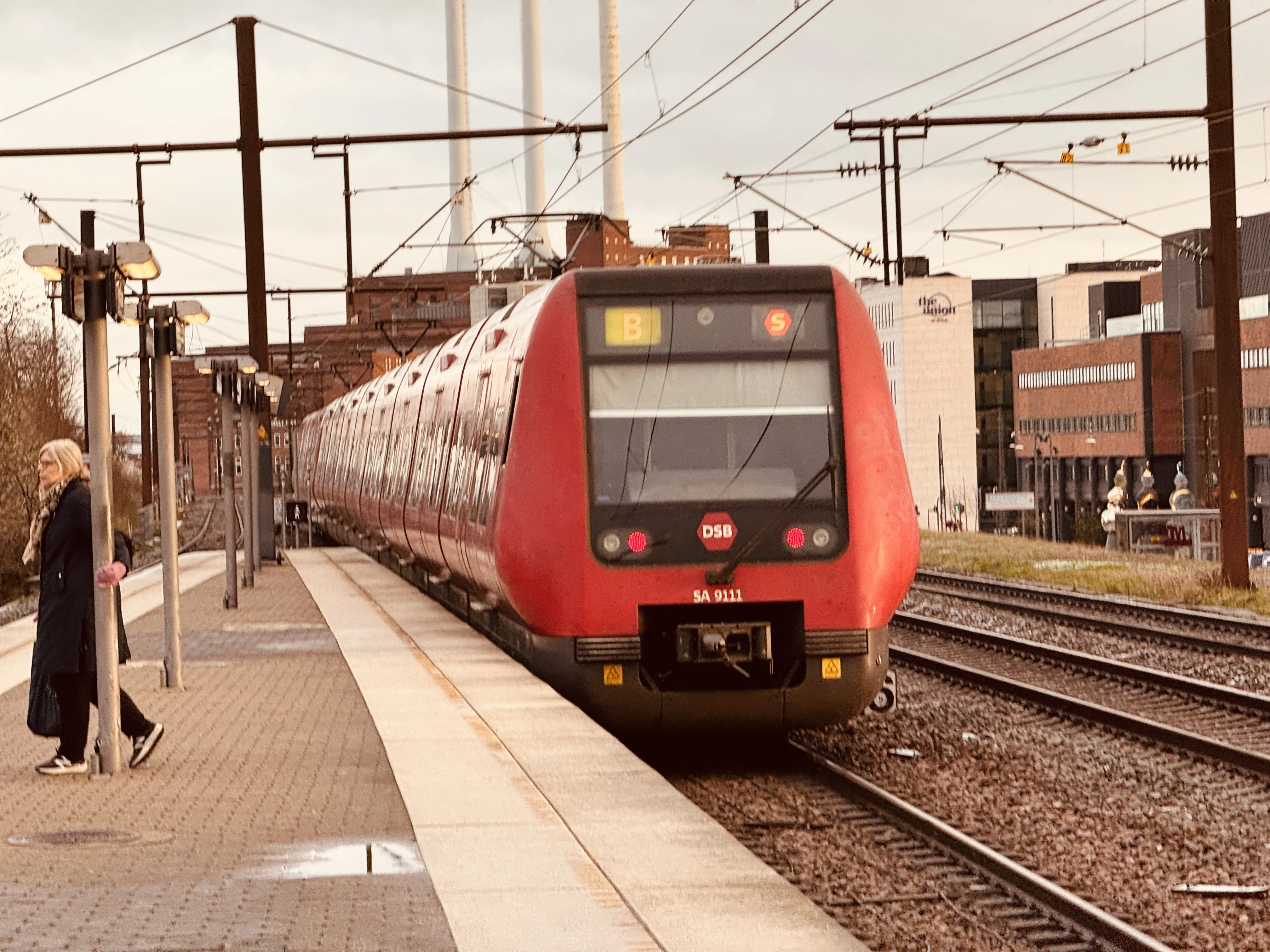 Billede af DSB SA 8111 fotograferet ud for Nordhavn S-togstrinbræt.