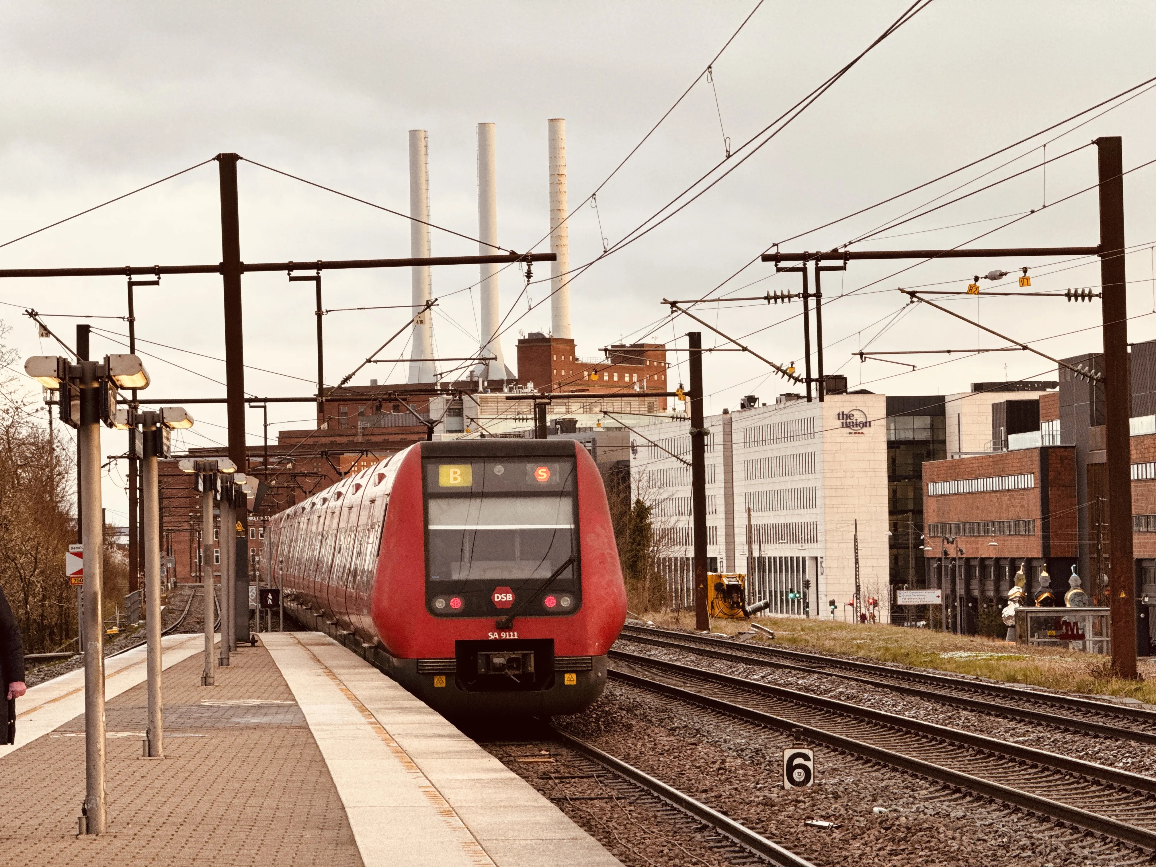 Billede af DSB SA 8111 fotograferet ud for Nordhavn S-togstrinbræt.