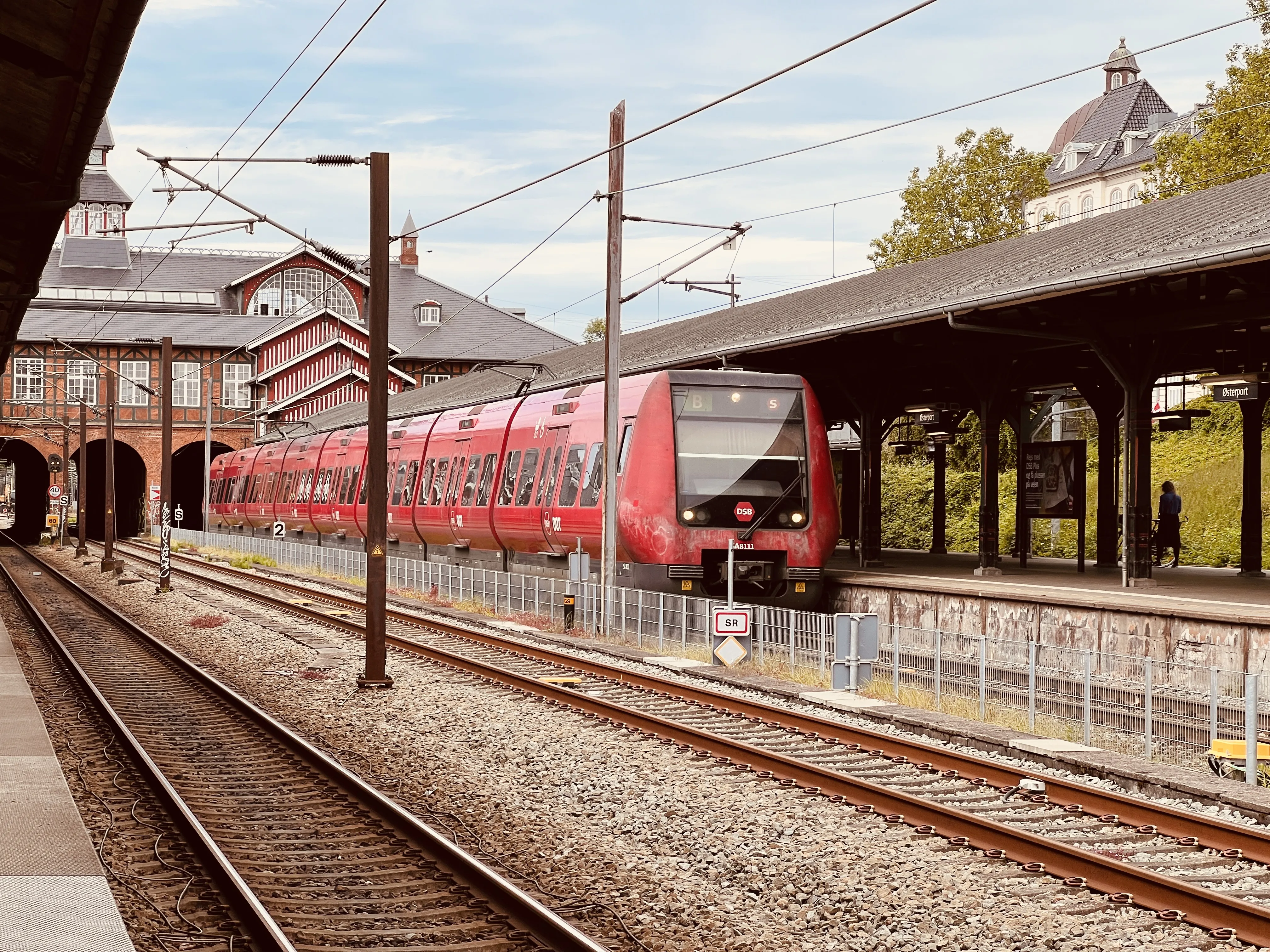 Billede af DSB SA 8111 fotograferet ud for Østerport Station.