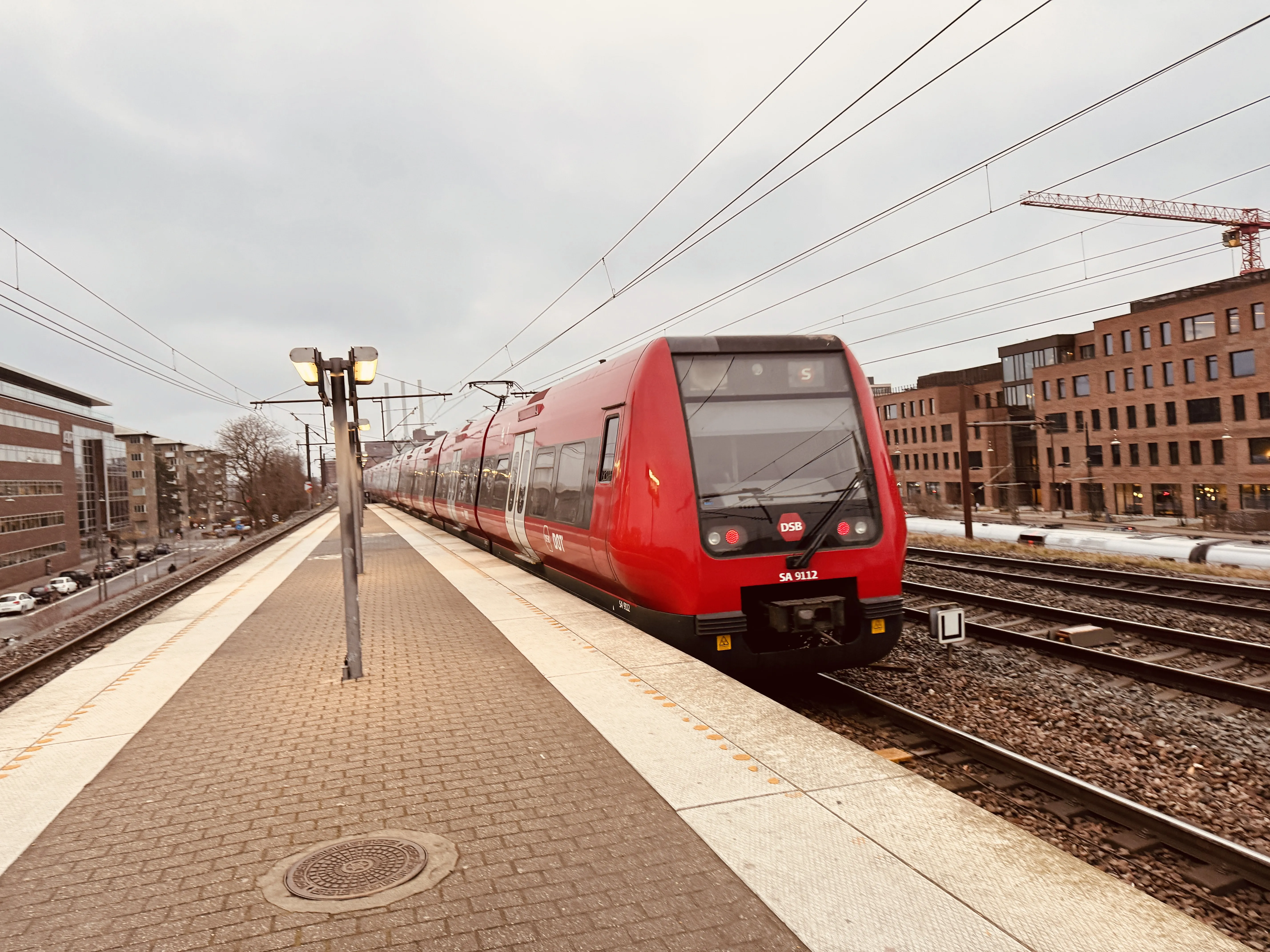 Billede af DSB SA 8112 fotograferet ud for Nordhavn S-togstrinbræt.