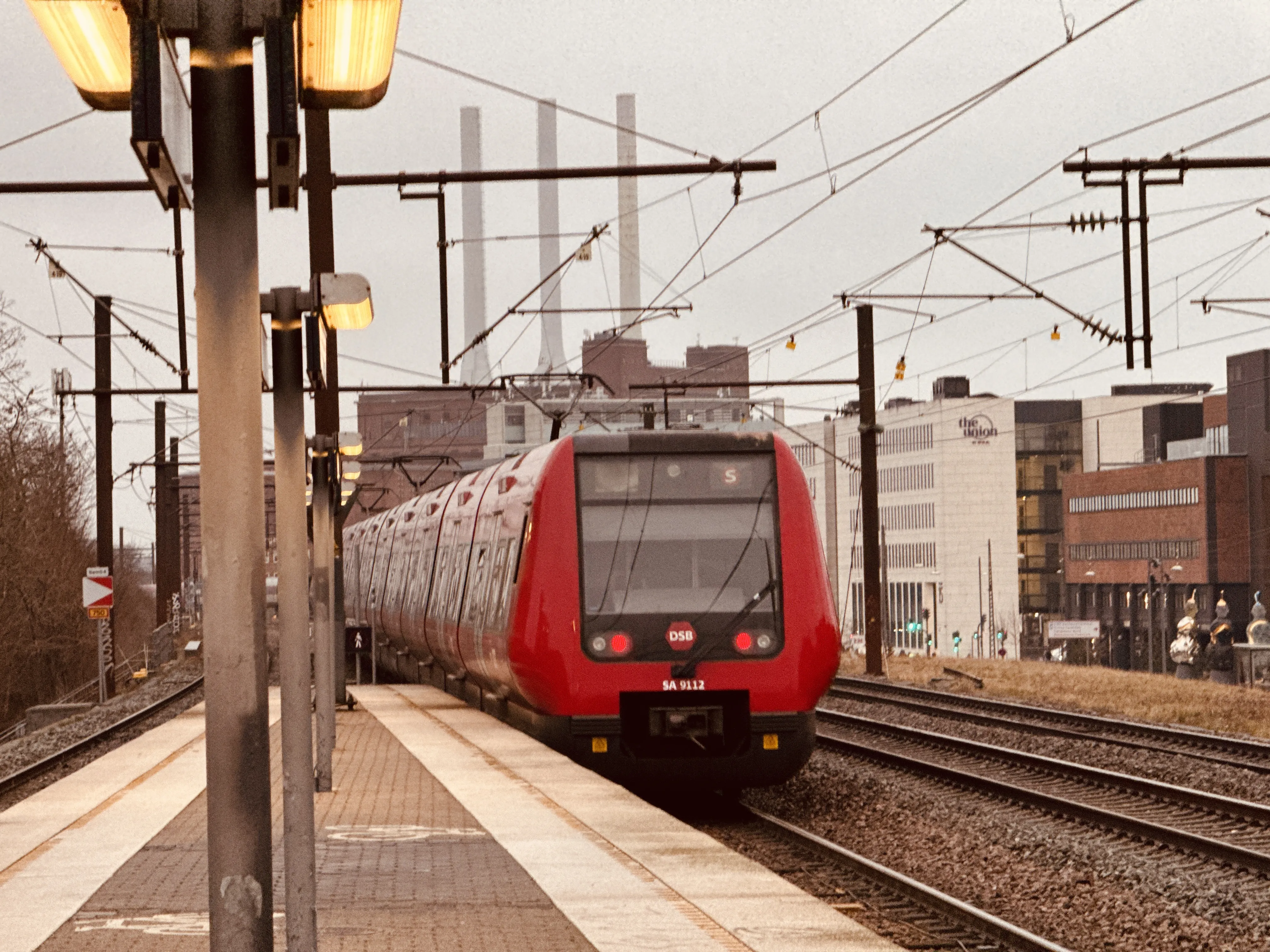 Billede af DSB SA 8112 fotograferet ud for Nordhavn S-togstrinbræt.