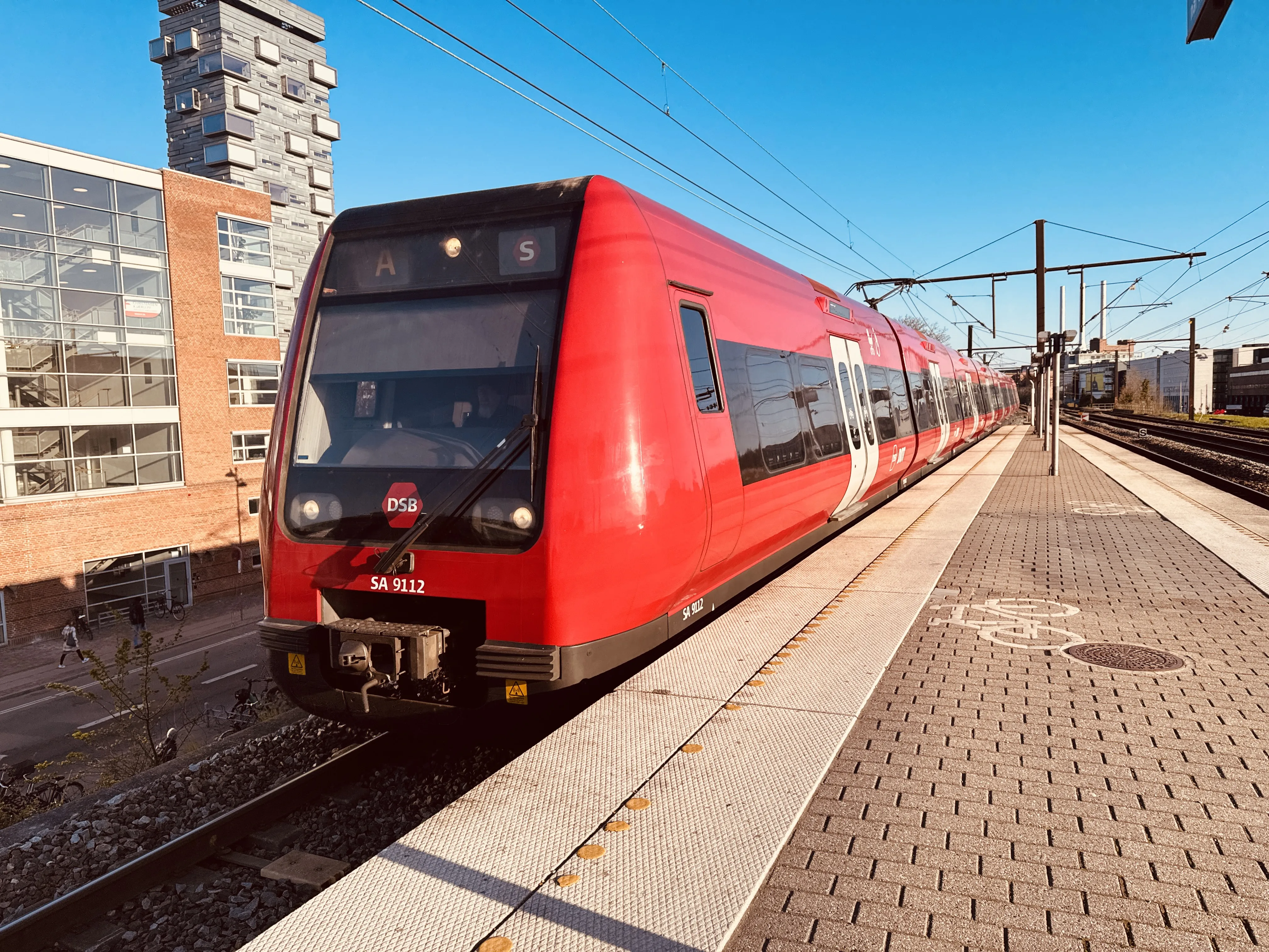 Billede af DSB SA 8112 fotograferet ud for Nordhavn S-togstrinbræt.